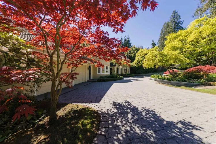 Photo 2 of 40 at 2956 Palmerston Avenue