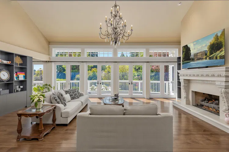Photo 4 of 40 at 2956 Palmerston Avenue
