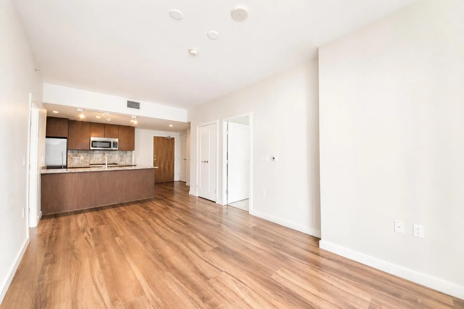 Photo 3 of 24 at #812 – 8688 Hazelbridge Way