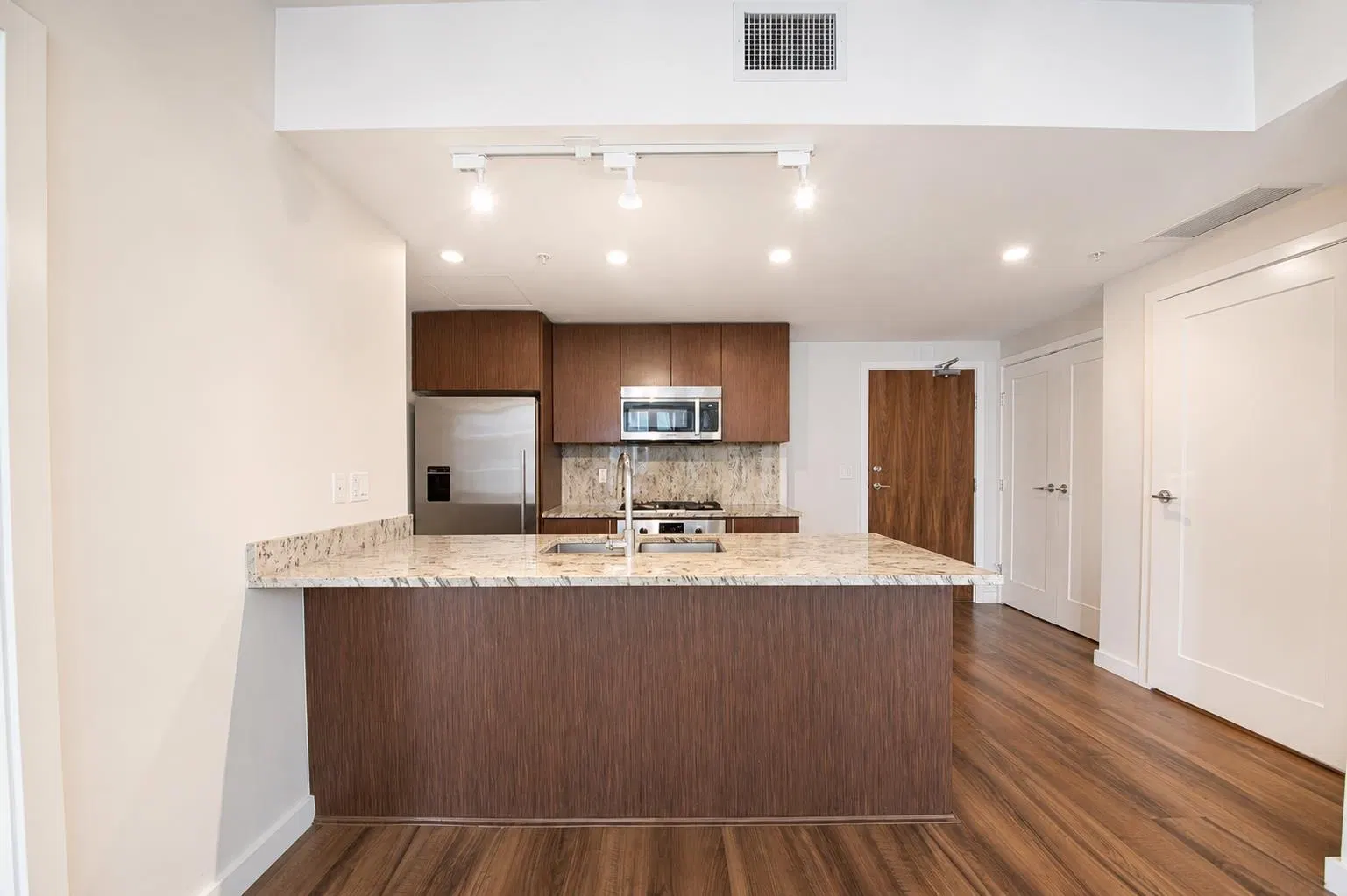 Photo 4 of 24 at #812 – 8688 Hazelbridge Way