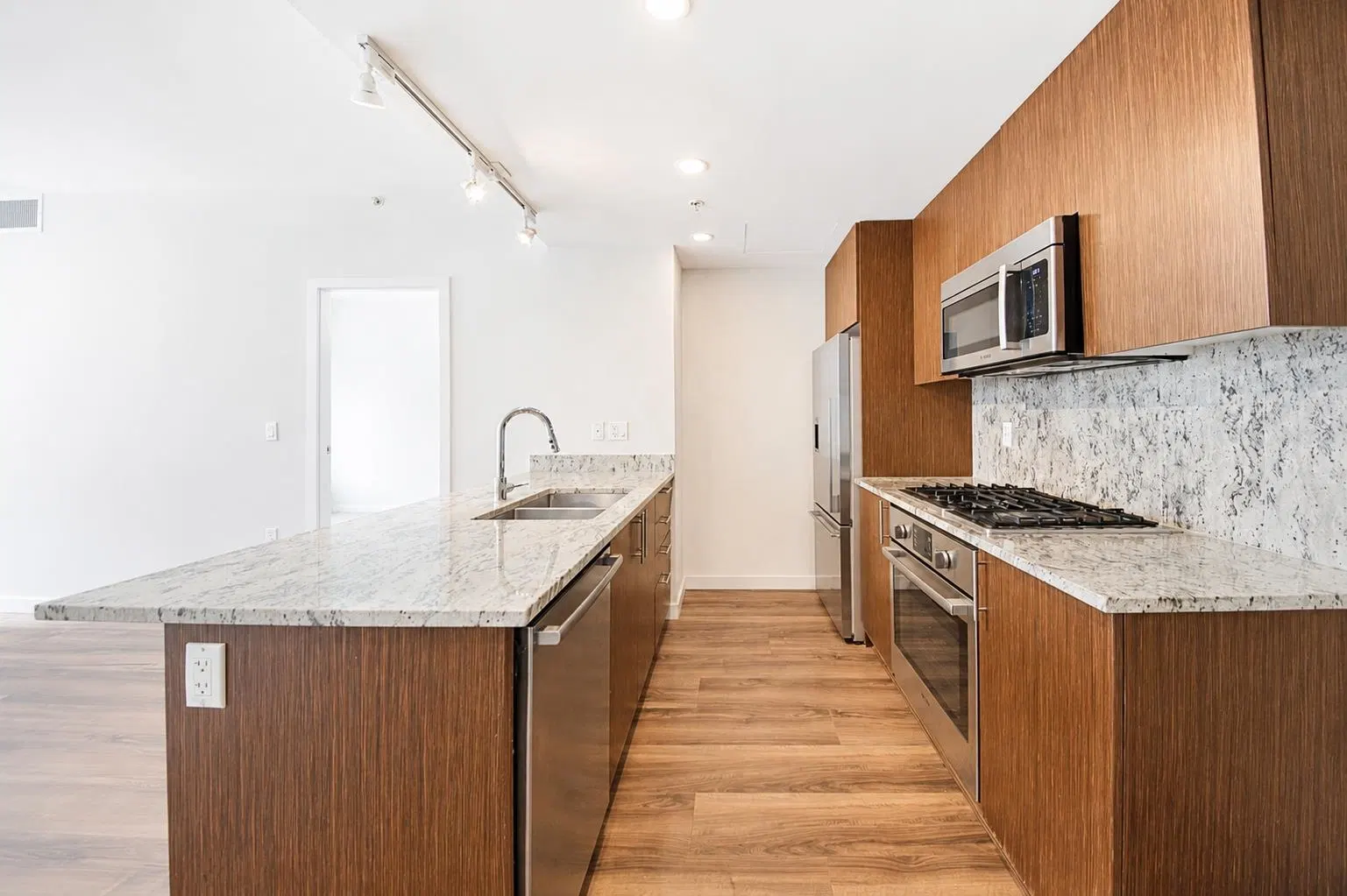 Photo 5 of 24 at #812 – 8688 Hazelbridge Way
