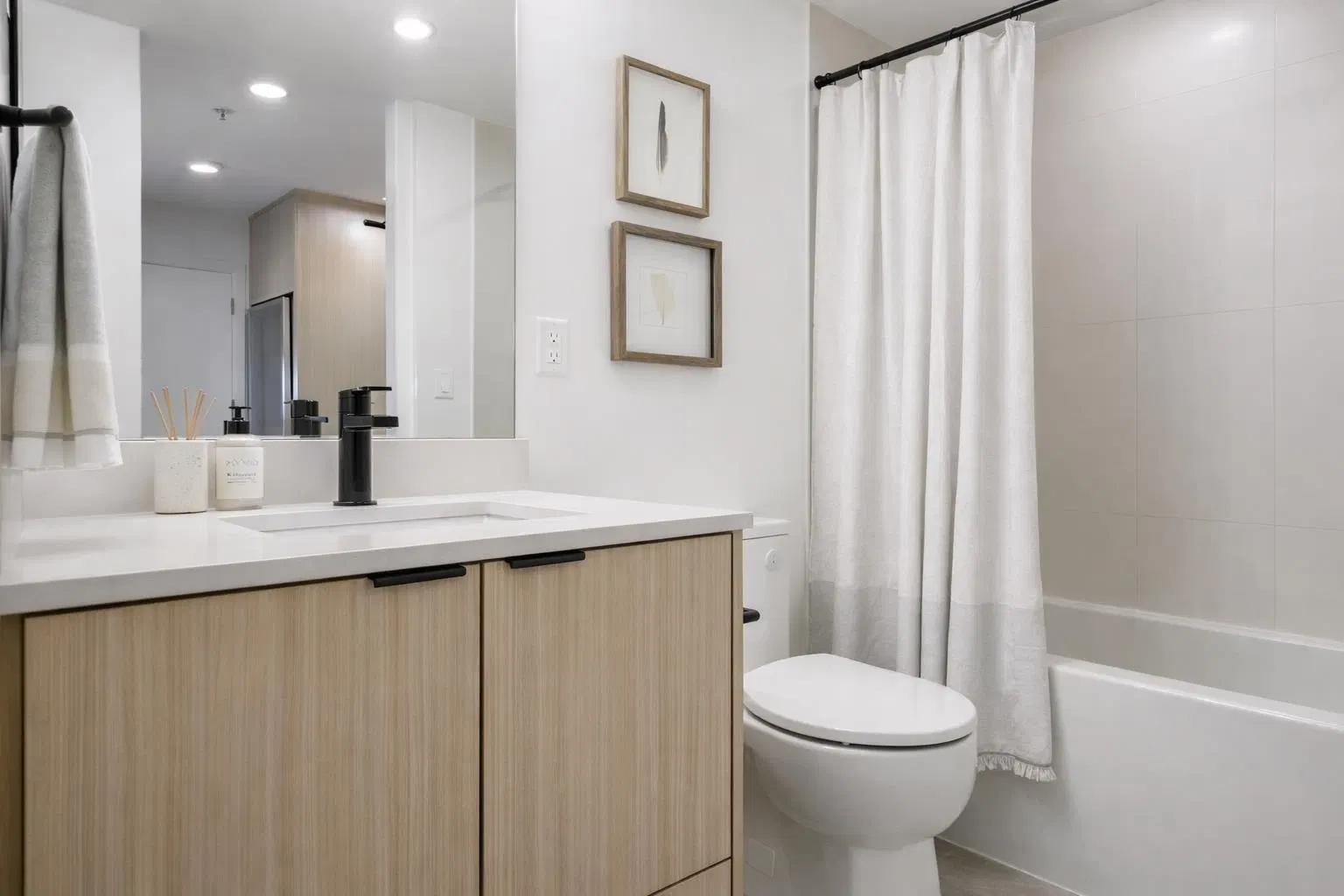 Photo 3 of 34 at #615 – 20769 Fraser Highway