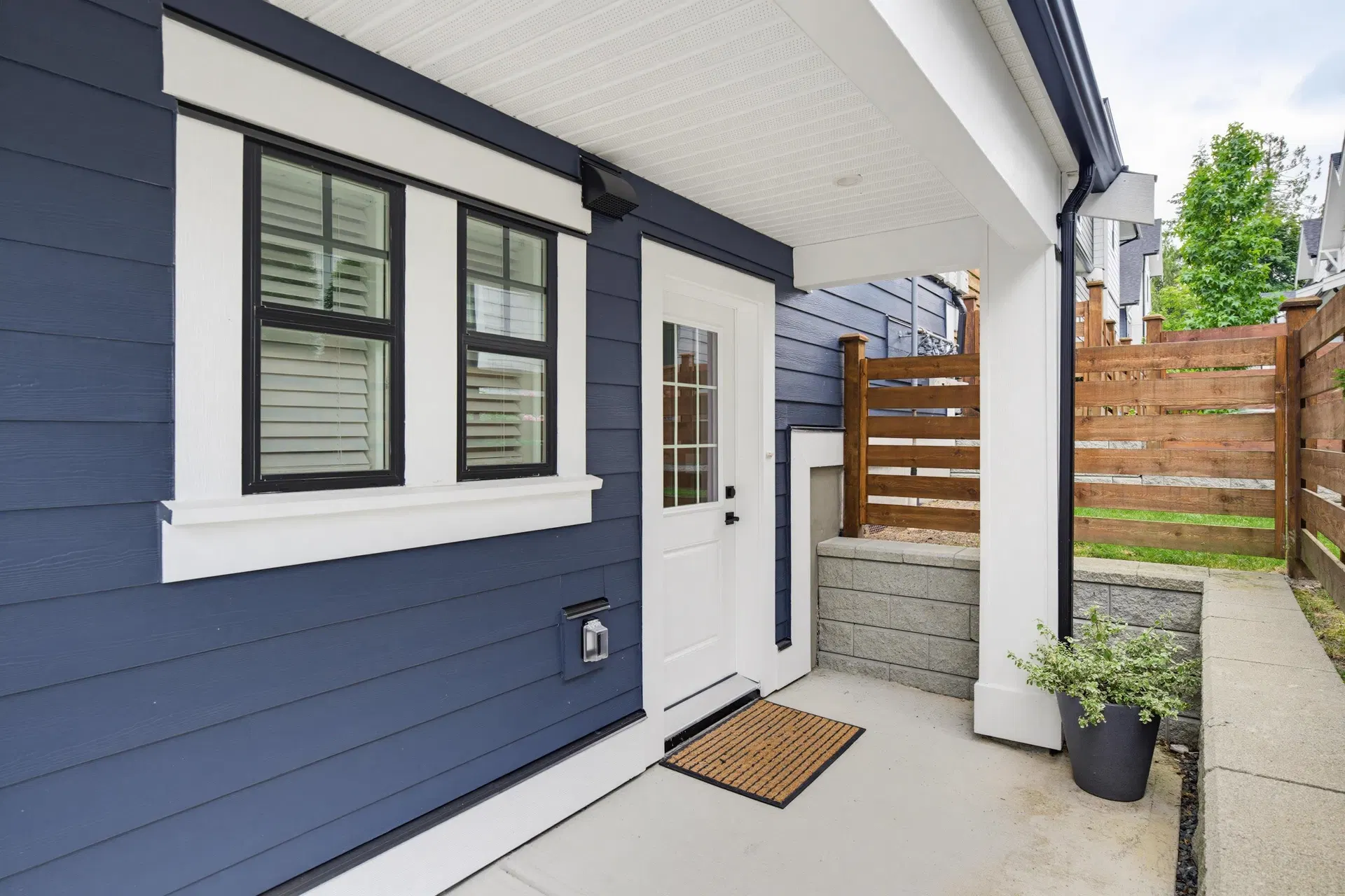 Photo 5 of 40 at #33 – 7640 197 Street