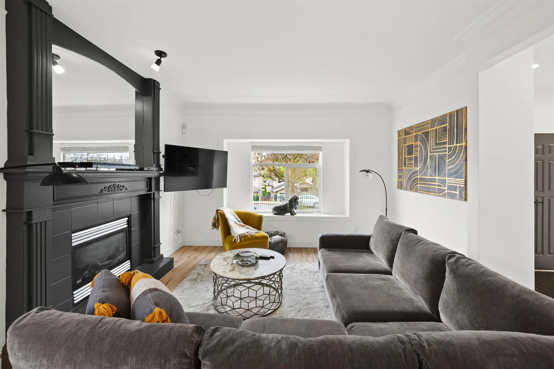 Photo 2 of 26 at 4086 Dominion Street