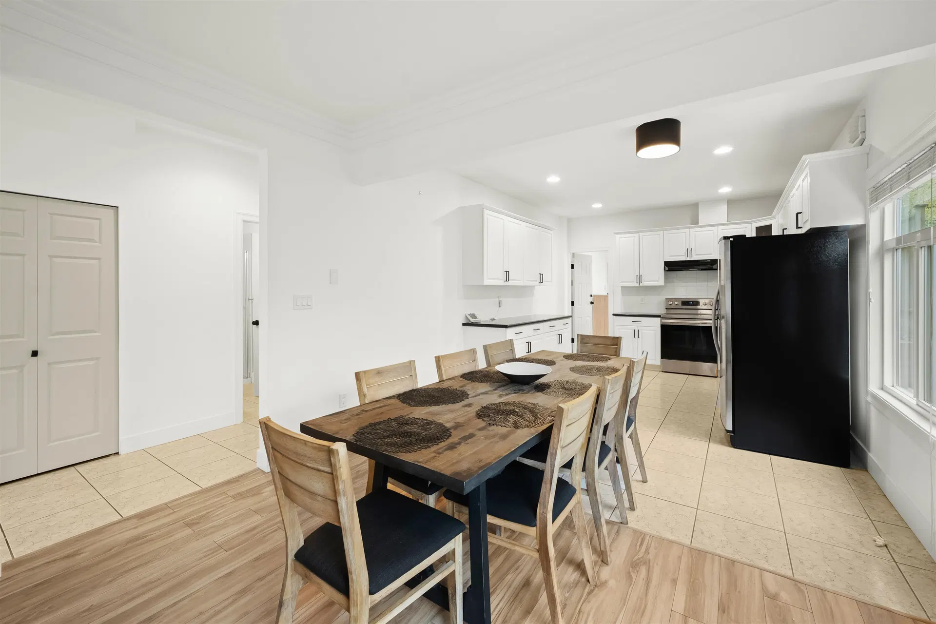 Photo 5 of 26 at 4086 Dominion Street