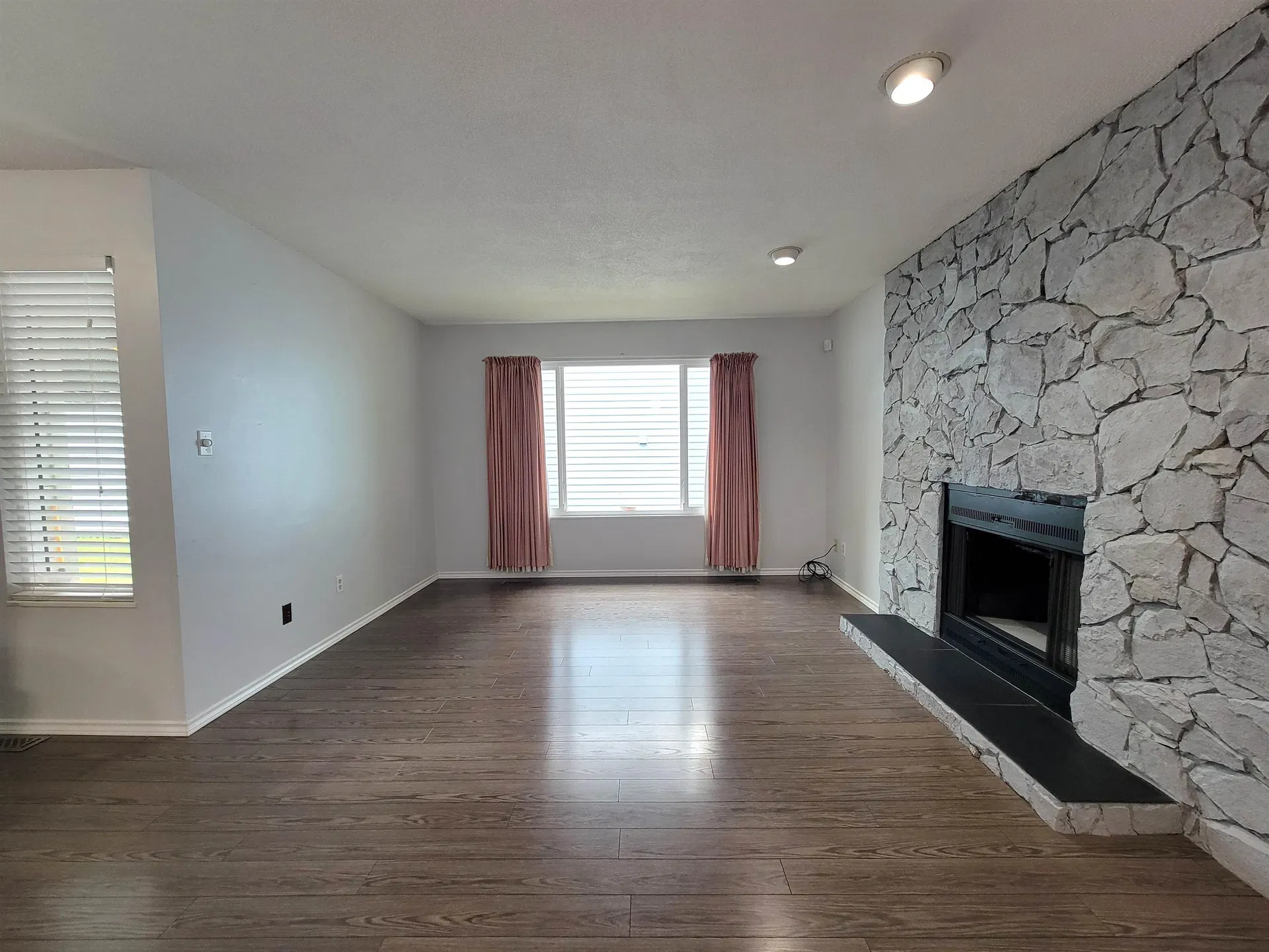 Photo 4 of 36 at 14741 101a Avenue
