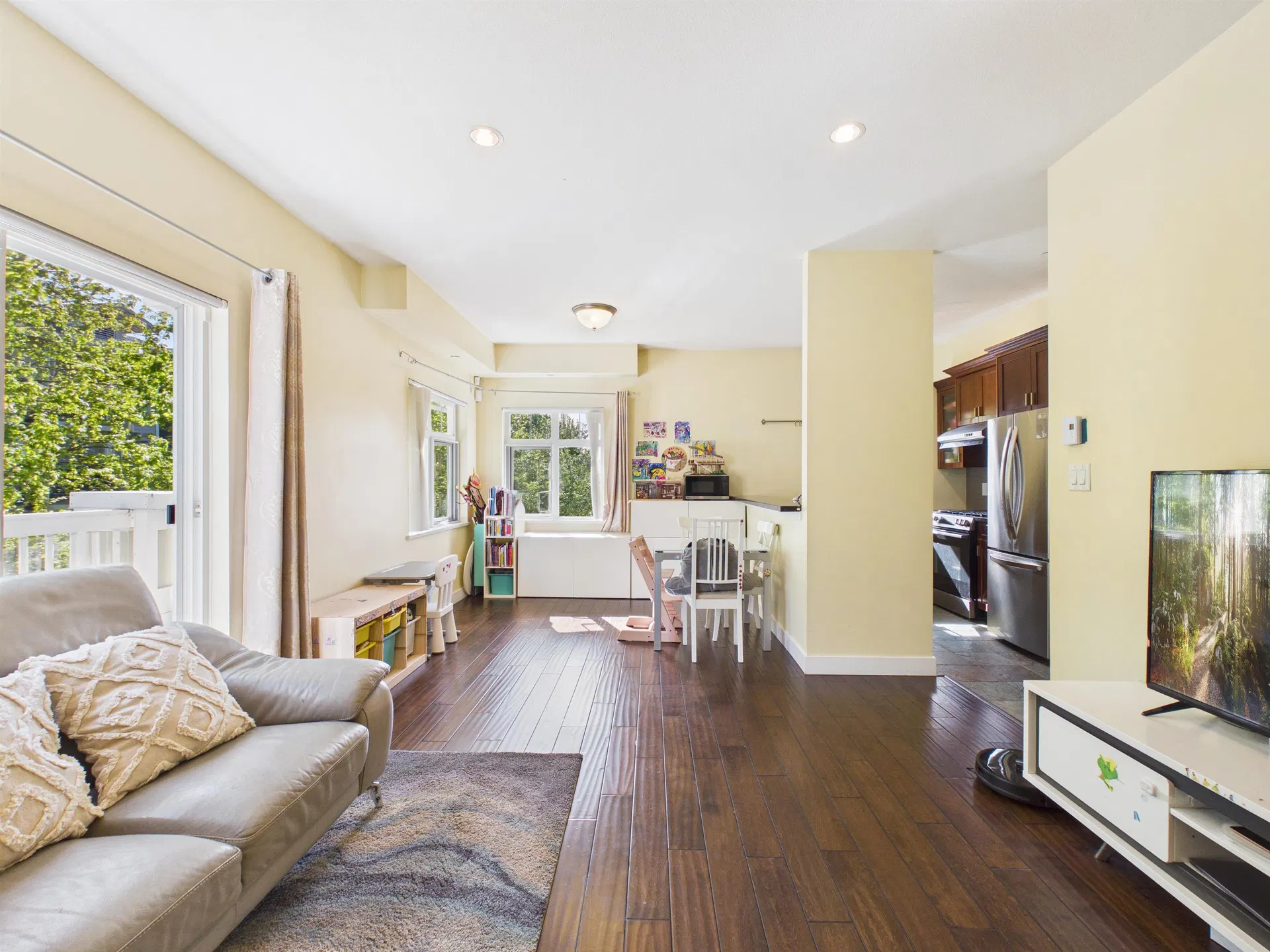 Photo 3 of 13 at #141 – 7388 Macpherson Avenue