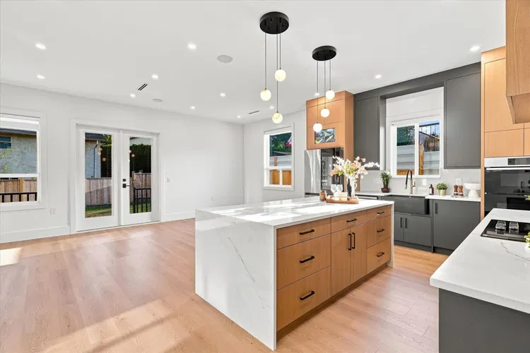 Photo 5 of 37 at 11768 92 Avenue