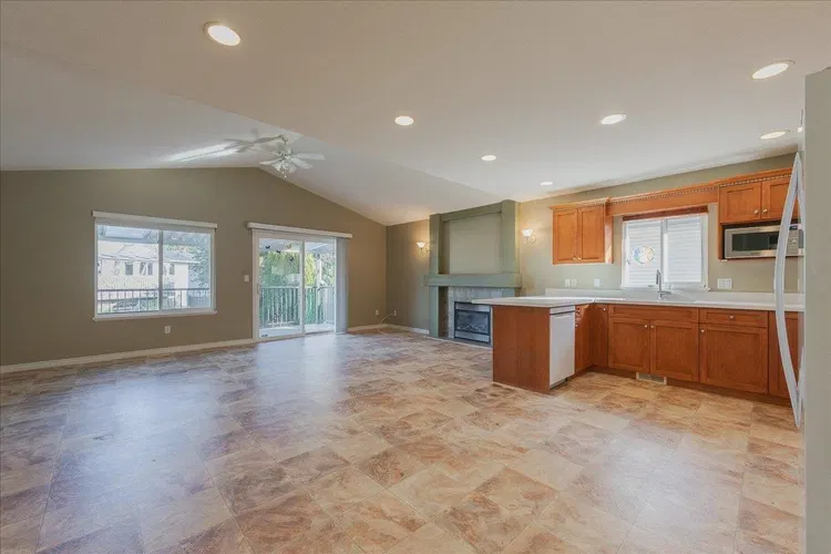Photo 5 of 12 at 23661 114a Avenue