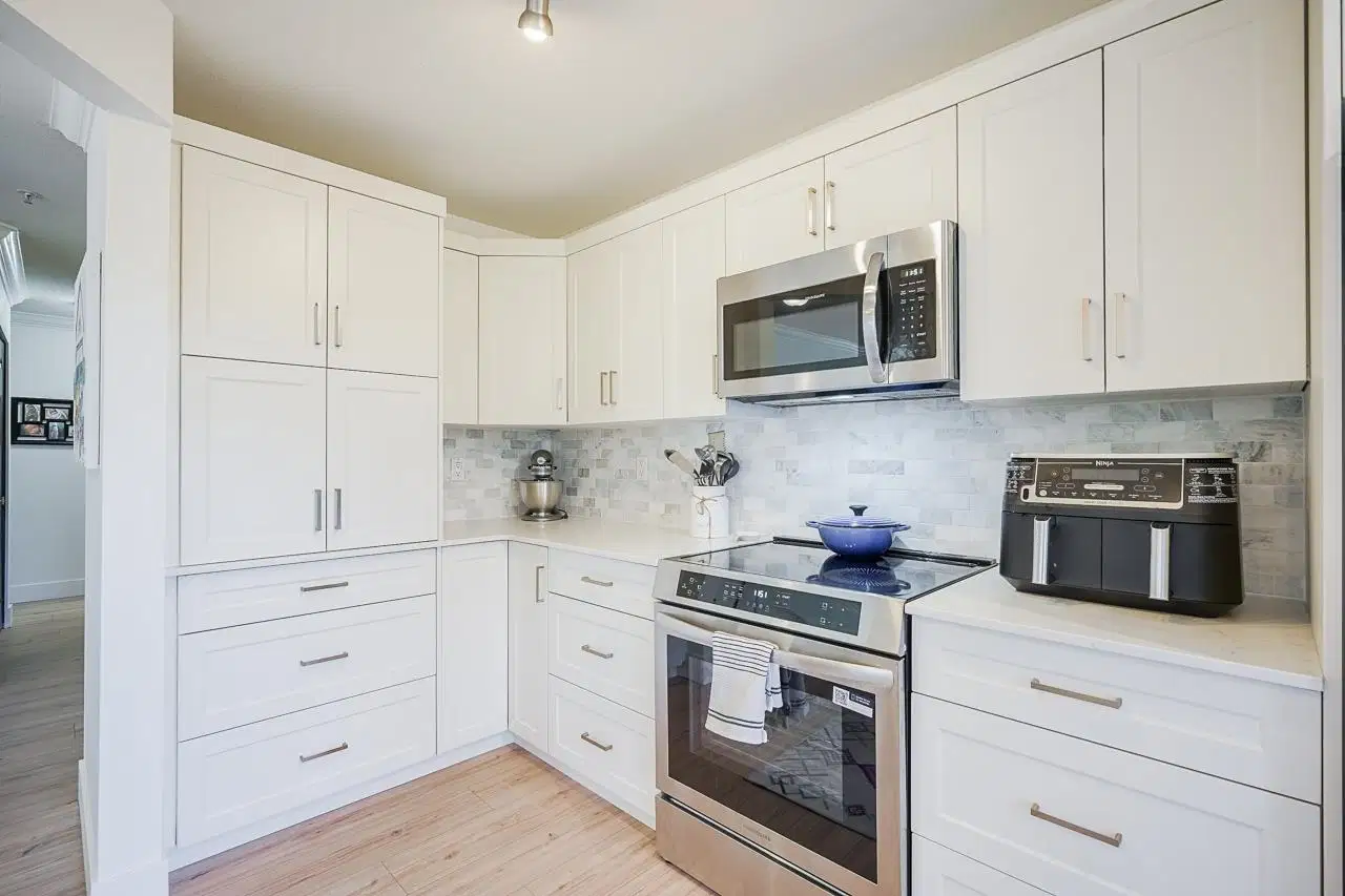 #208 – 32075 George Ferguson Way