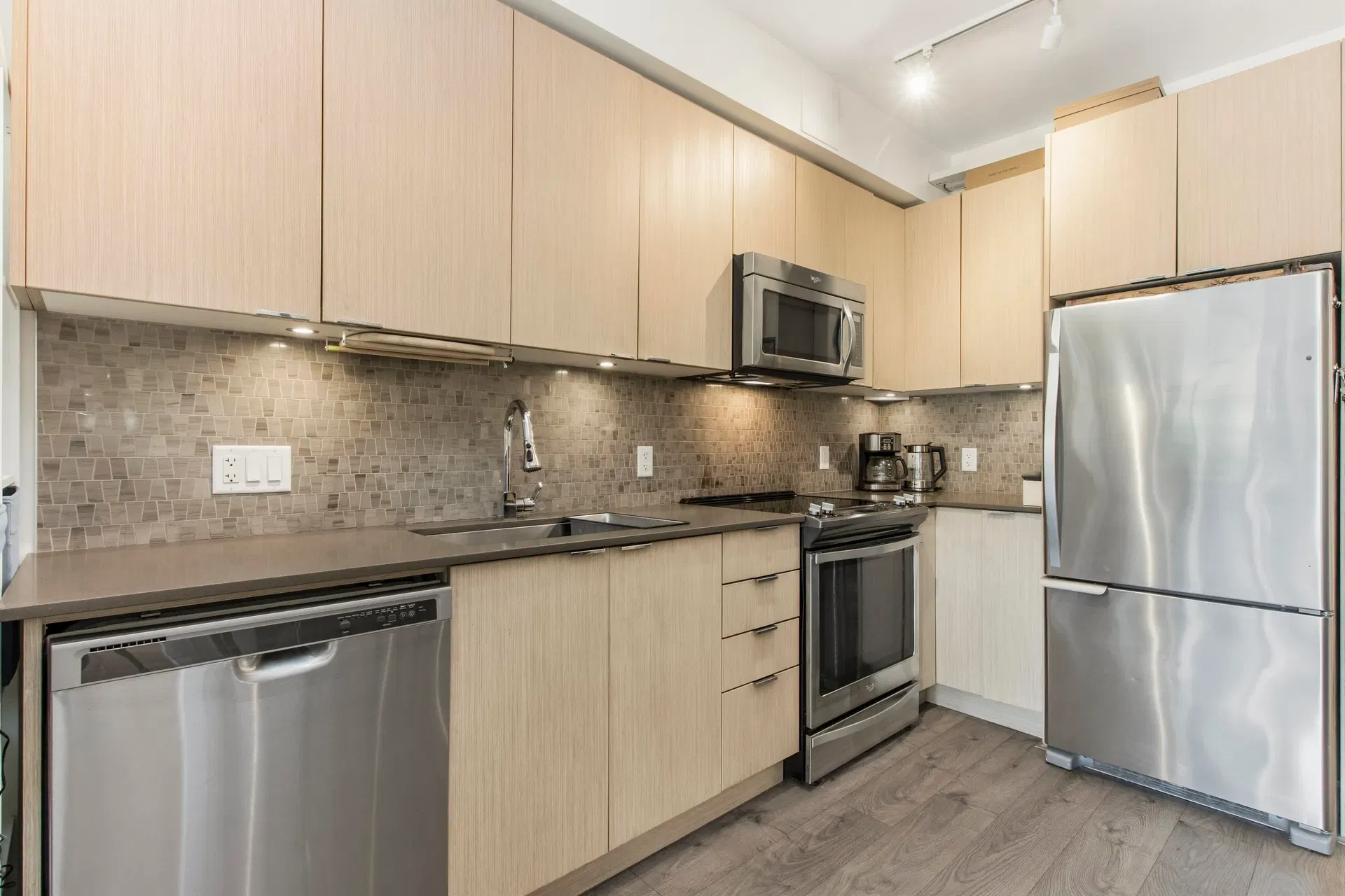 Photo 5 of 16 at #310 – 1150 Bailey Street