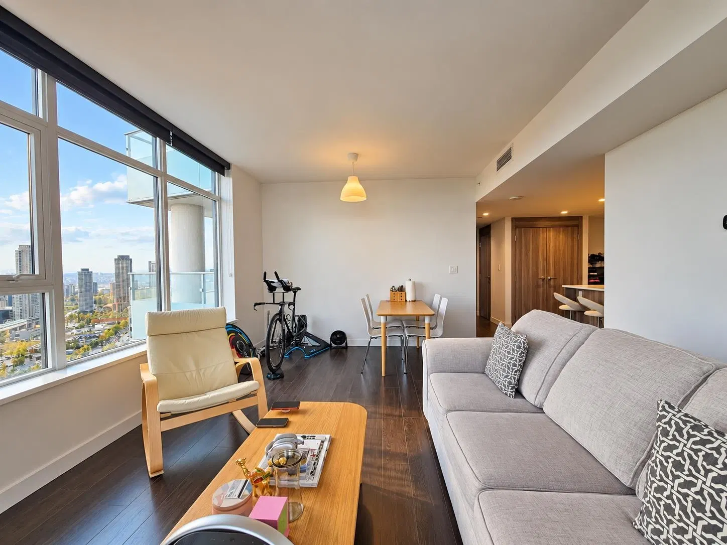Photo 4 of 37 at #3902 – 9887 Whalley Boulevard