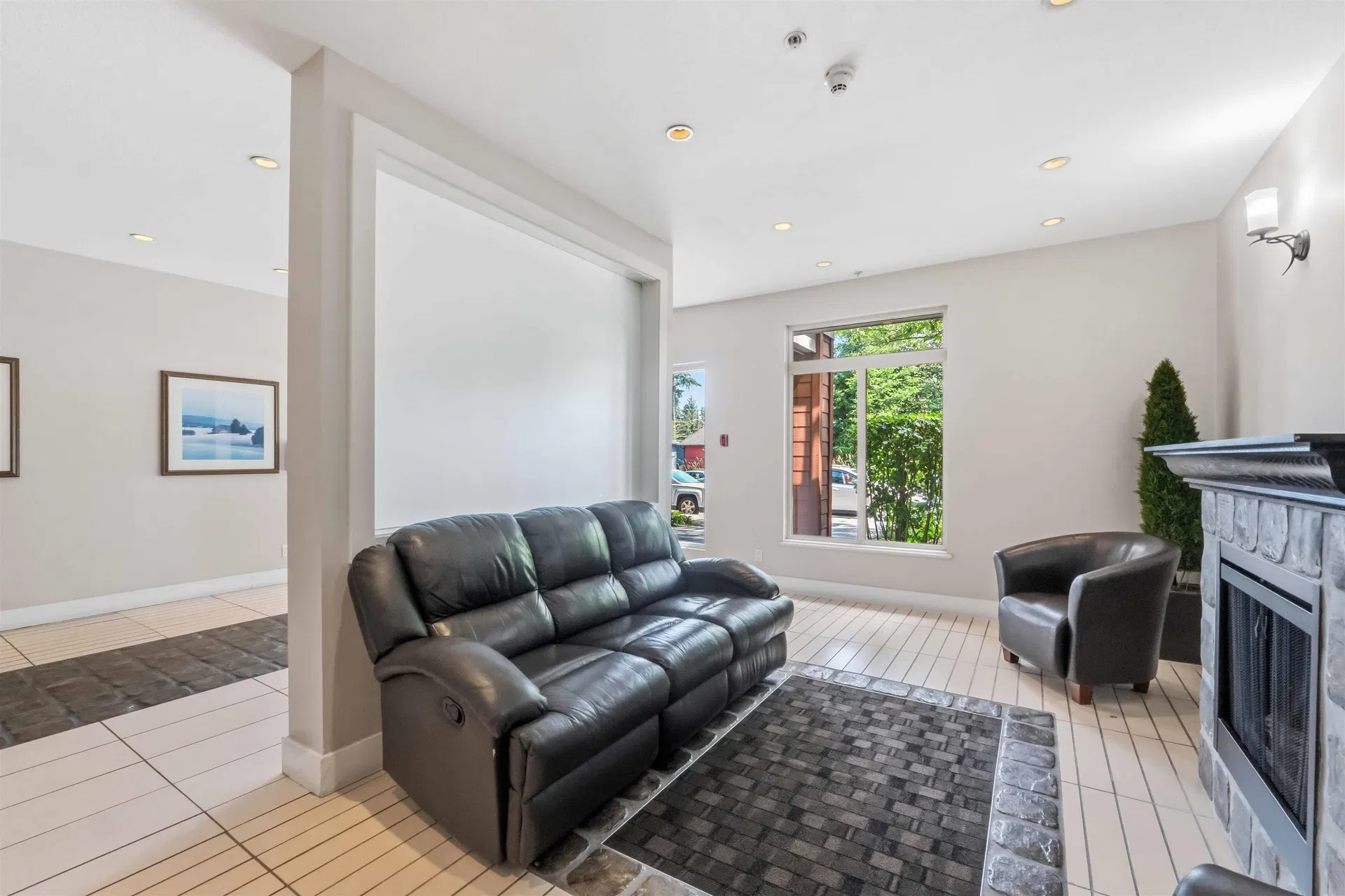 Photo 5 of 40 at #421 – 15385 101a Avenue