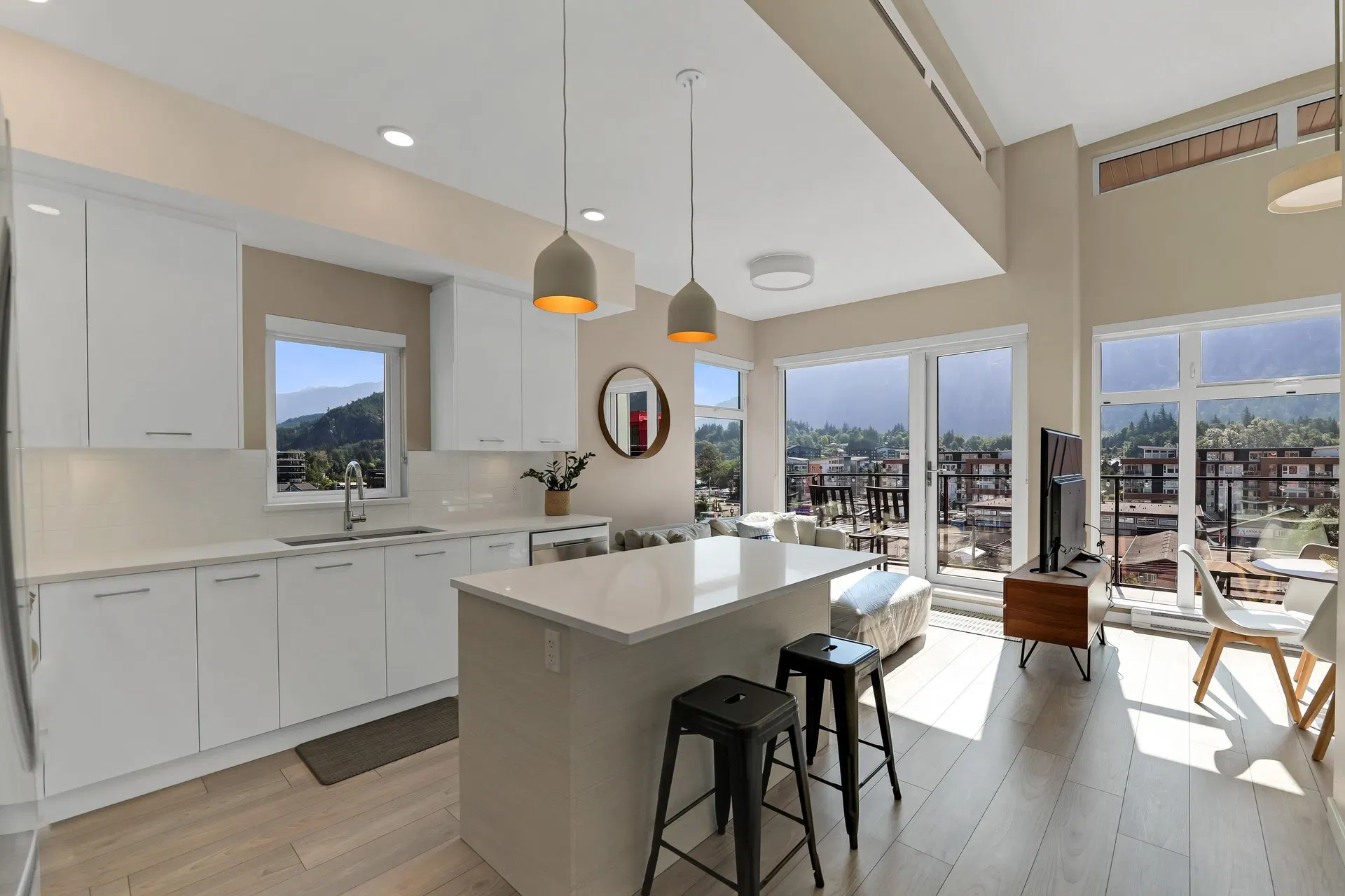 #616 – 38033 Second Avenue