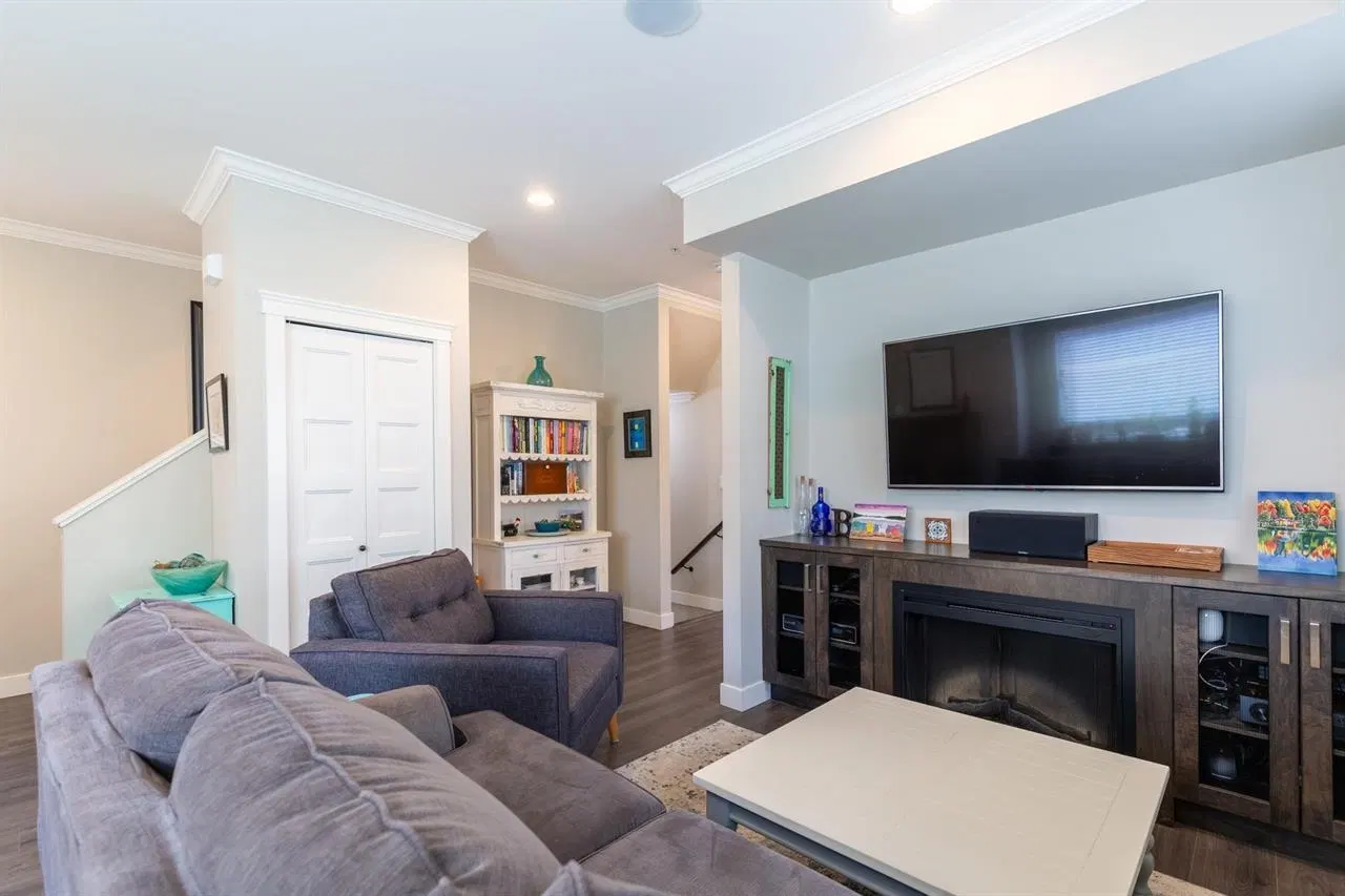 Photo 5 of 40 at #13 – 10480 248 Street