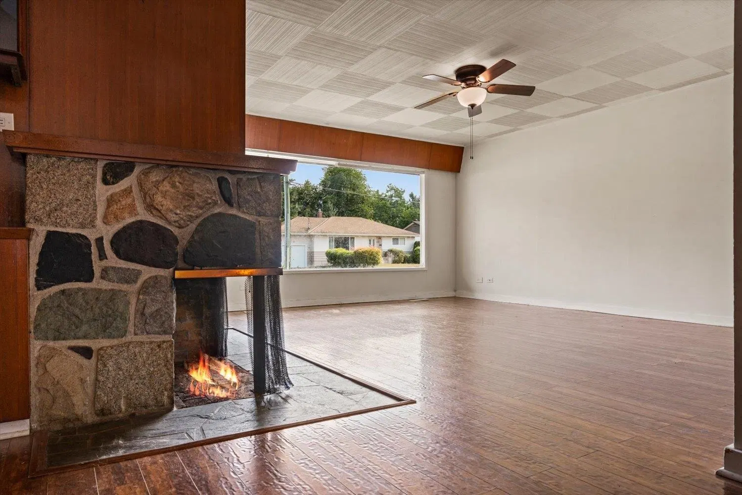 Photo 5 of 22 at 9647 Windsor Street