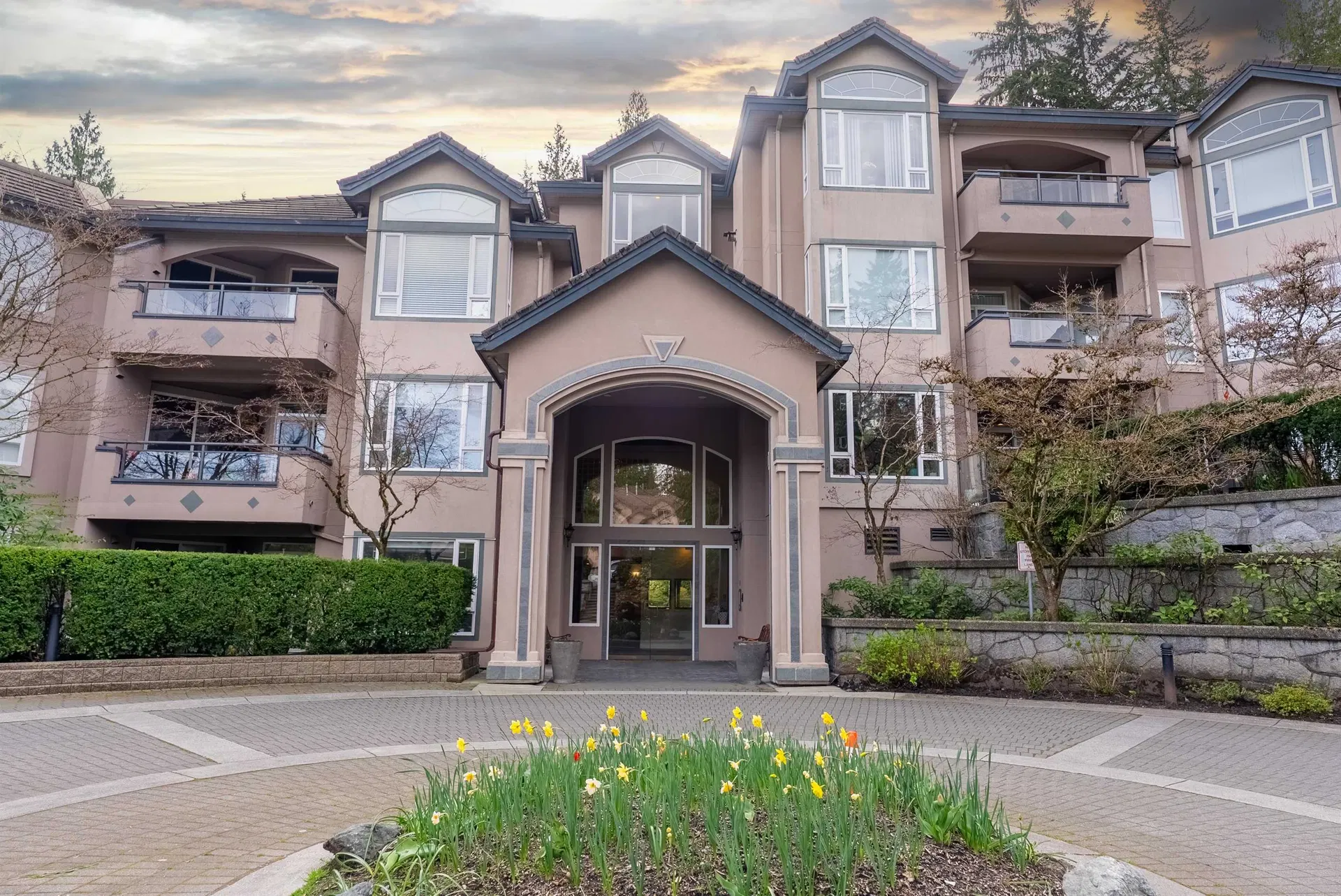 Photo 1 of 39 at #109 – 3280 Plateau Boulevard
