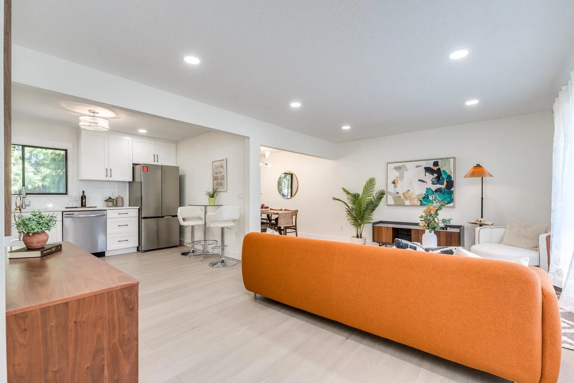 Photo 5 of 34 at 2155 Rindall Avenue