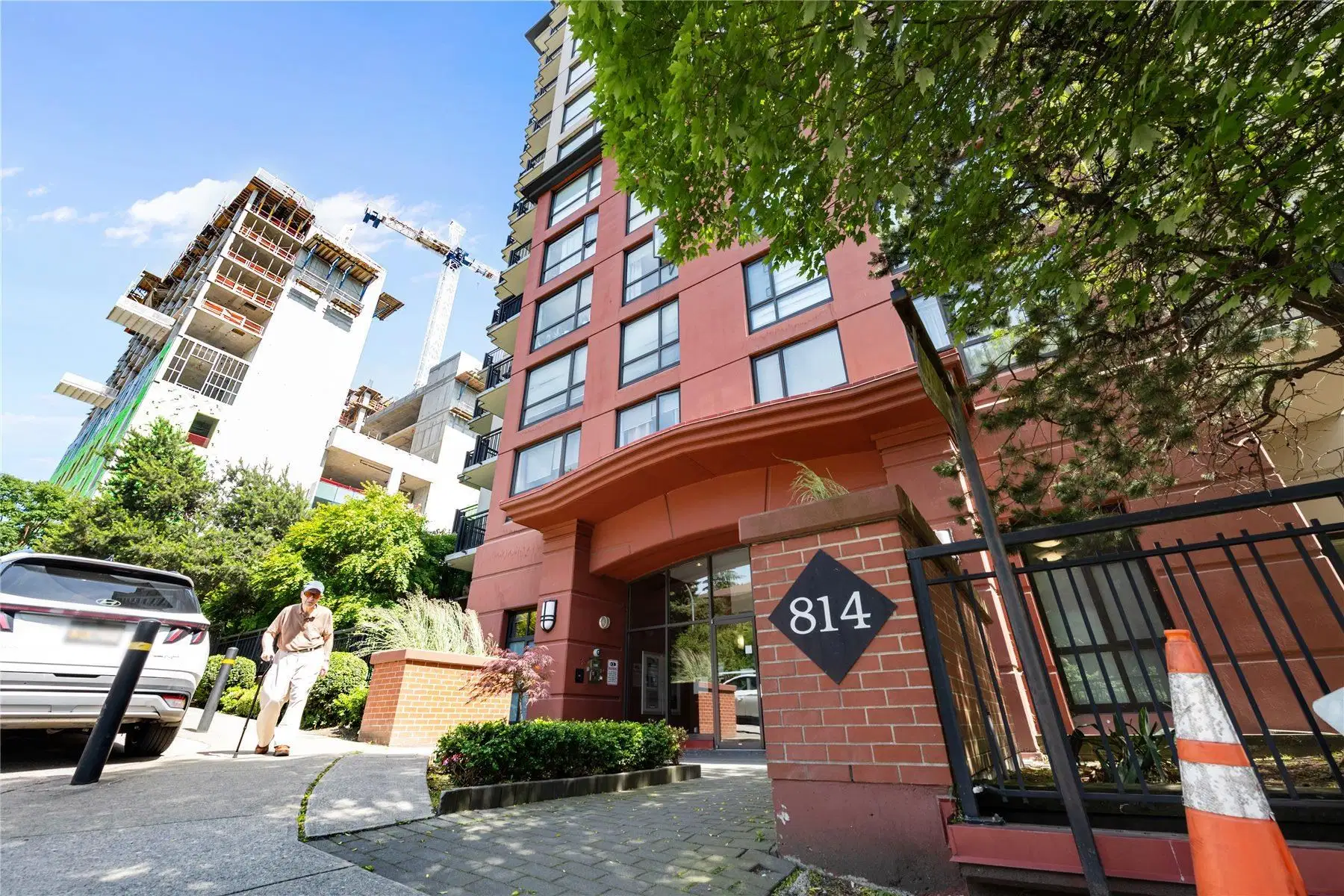 #806 – 814 Royal Avenue