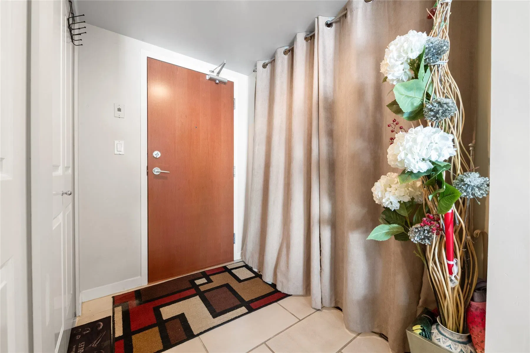 Photo 3 of 23 at #806 – 814 Royal Avenue