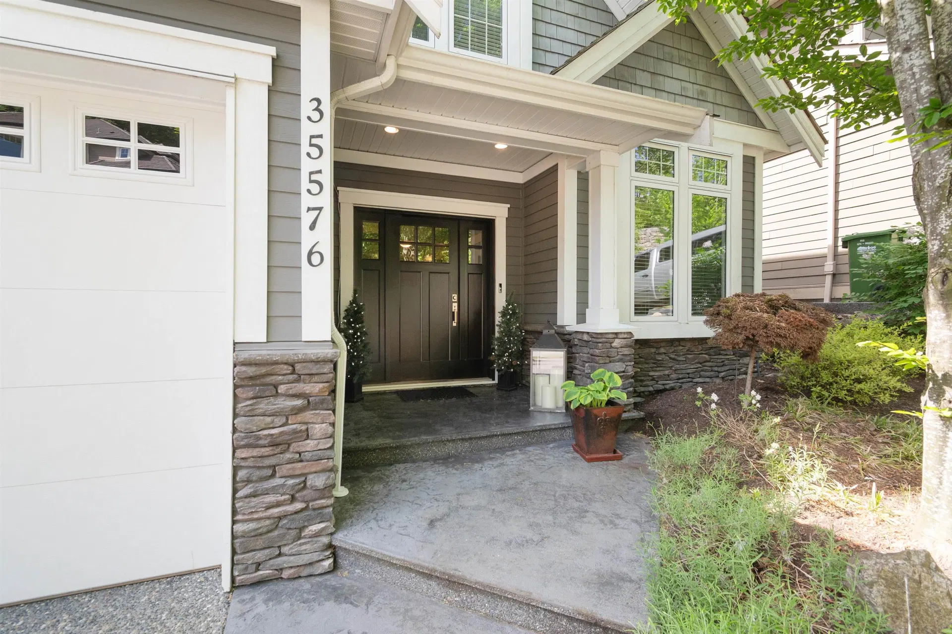 Photo 3 of 40 at 35576 Goodbrand Drive
