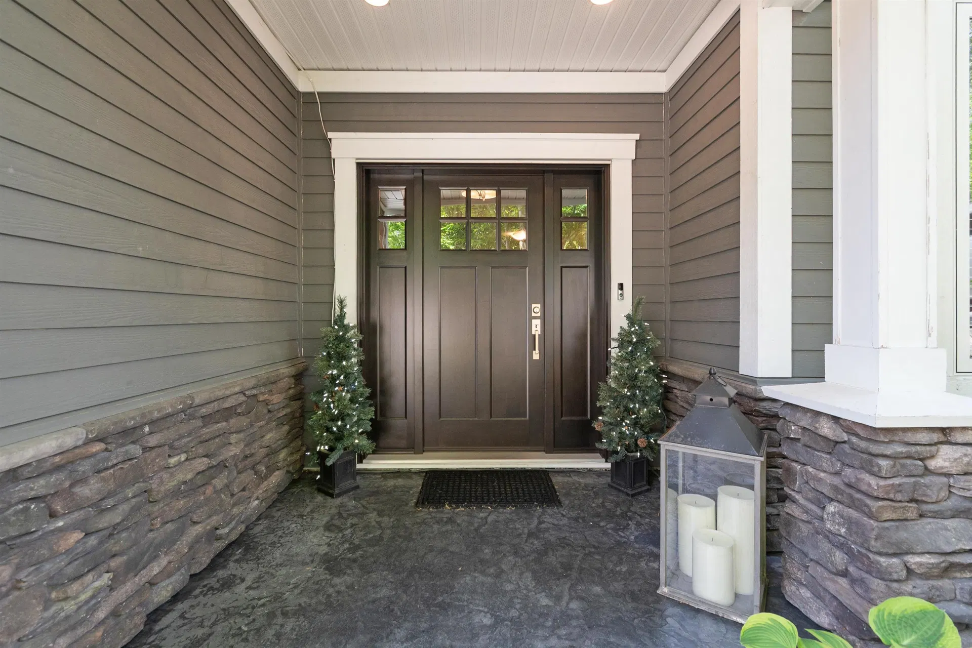 Photo 4 of 40 at 35576 Goodbrand Drive