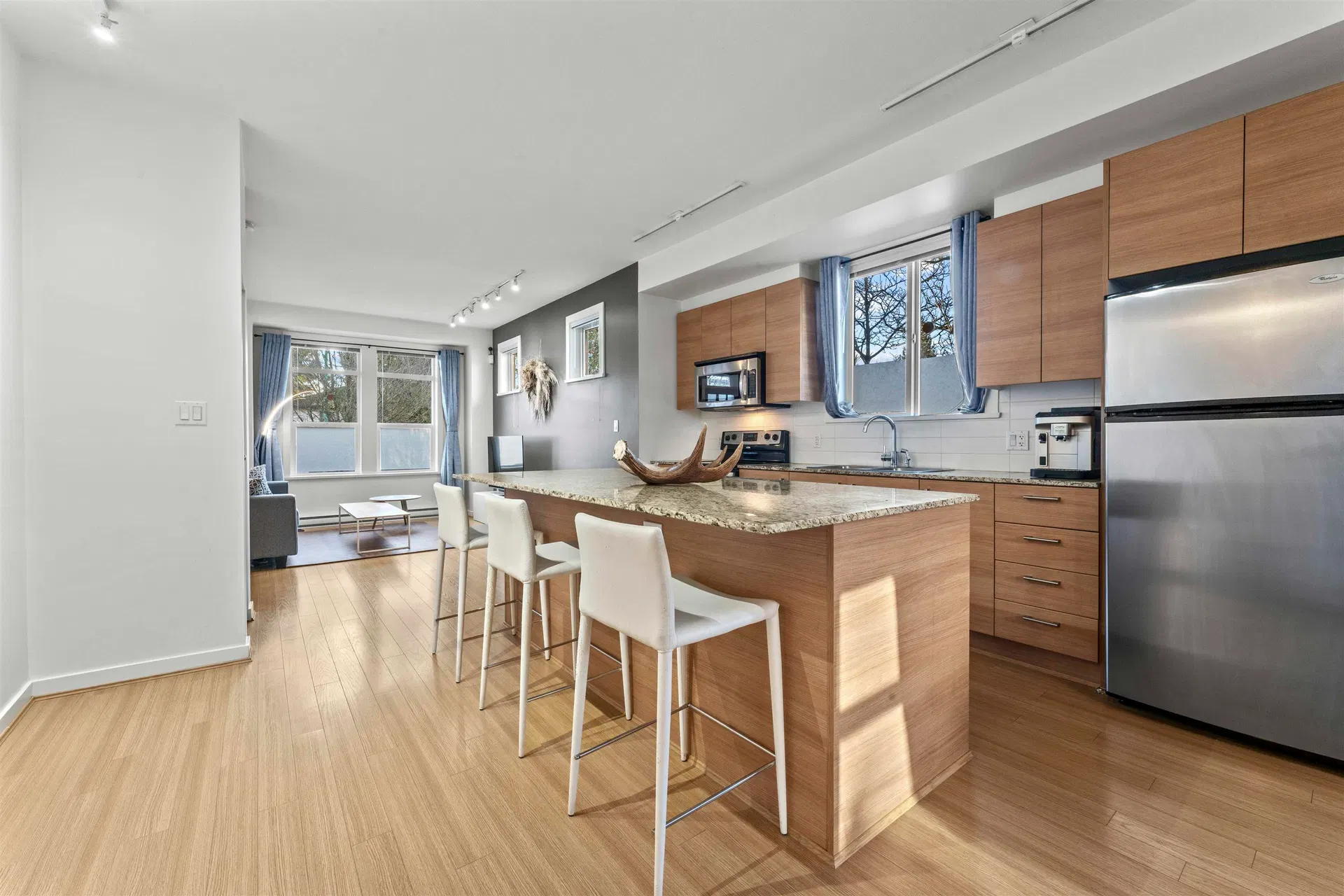 Photo 5 of 31 at #15 – 5771 Irmin Street