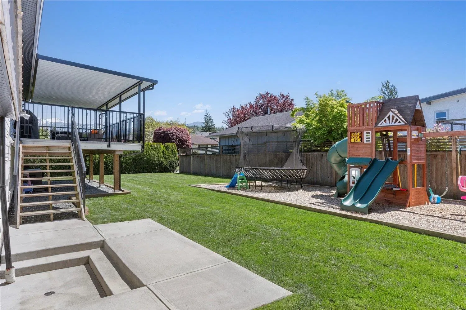 Photo 2 of 26 at 46520 Elliott Avenue
