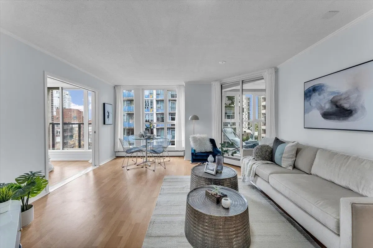 Photo 4 of 40 at #701 – 1010 Burnaby Street