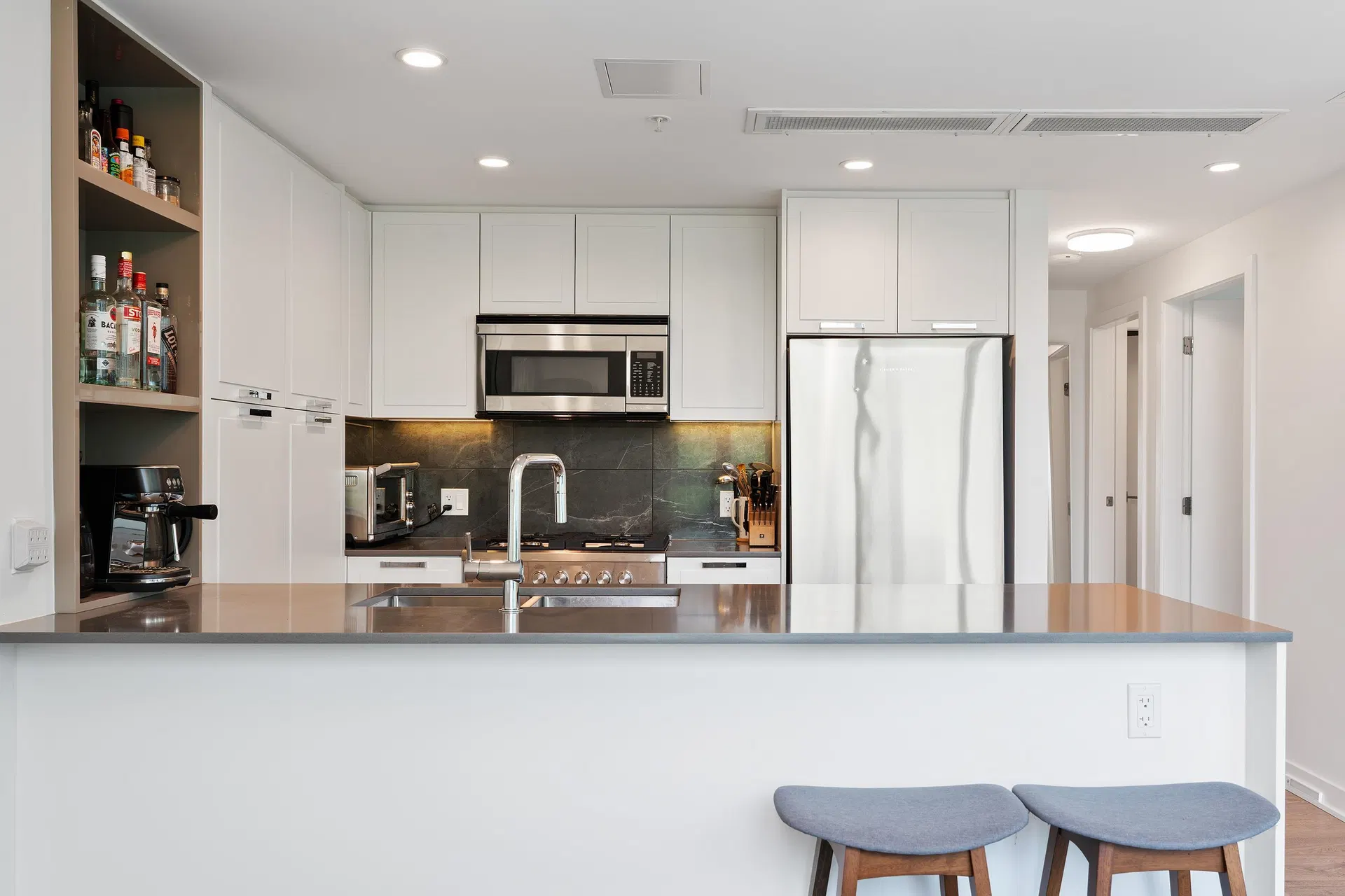 Photo 1 of 40 at #807 – 1401 Hunter Street