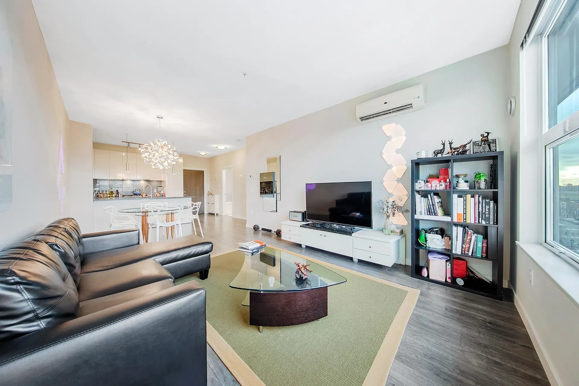 Photo 2 of 32 at #521 – 9311 Alexandra Road
