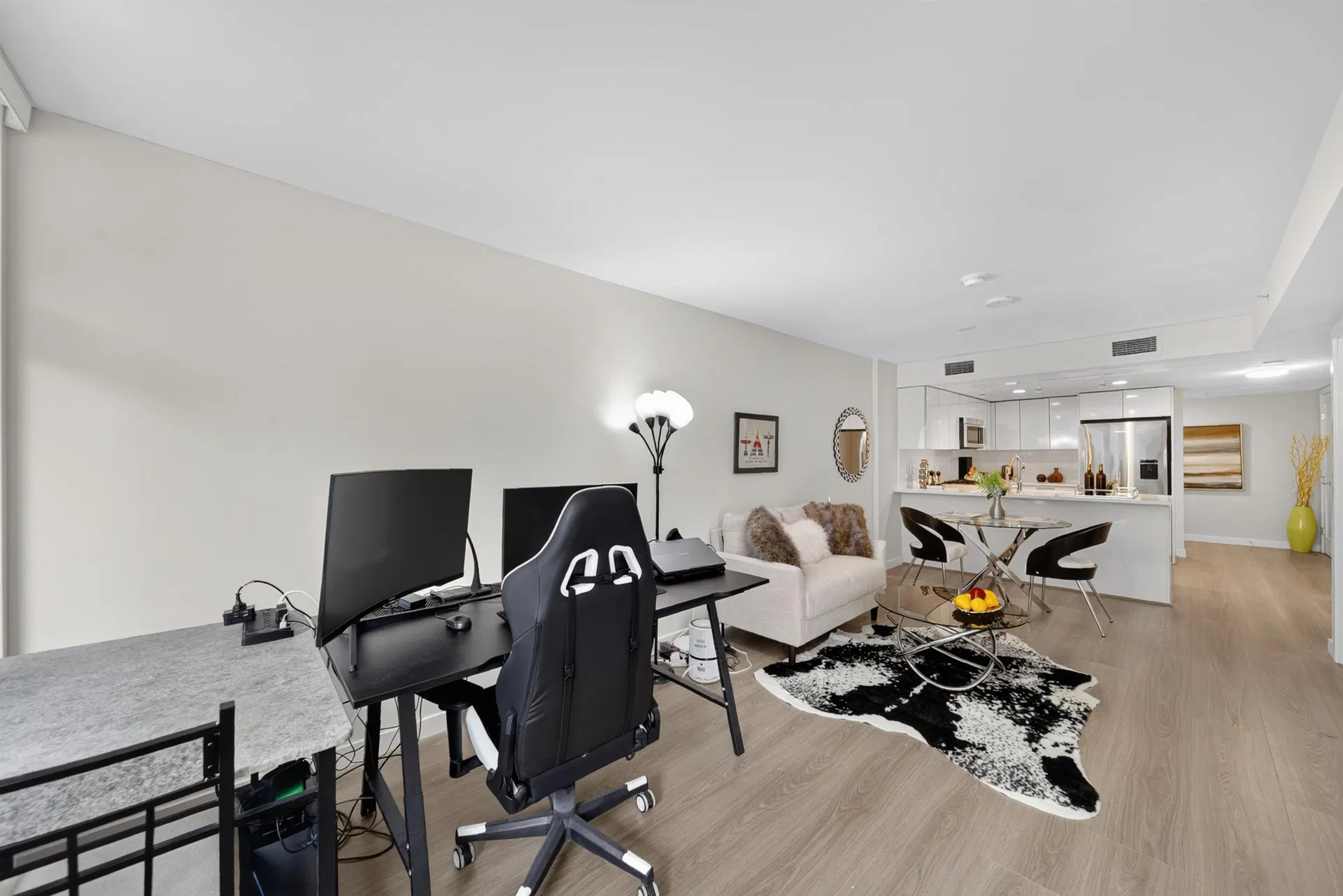 Photo 3 of 17 at #507 – 8699 Hazelbridge Way