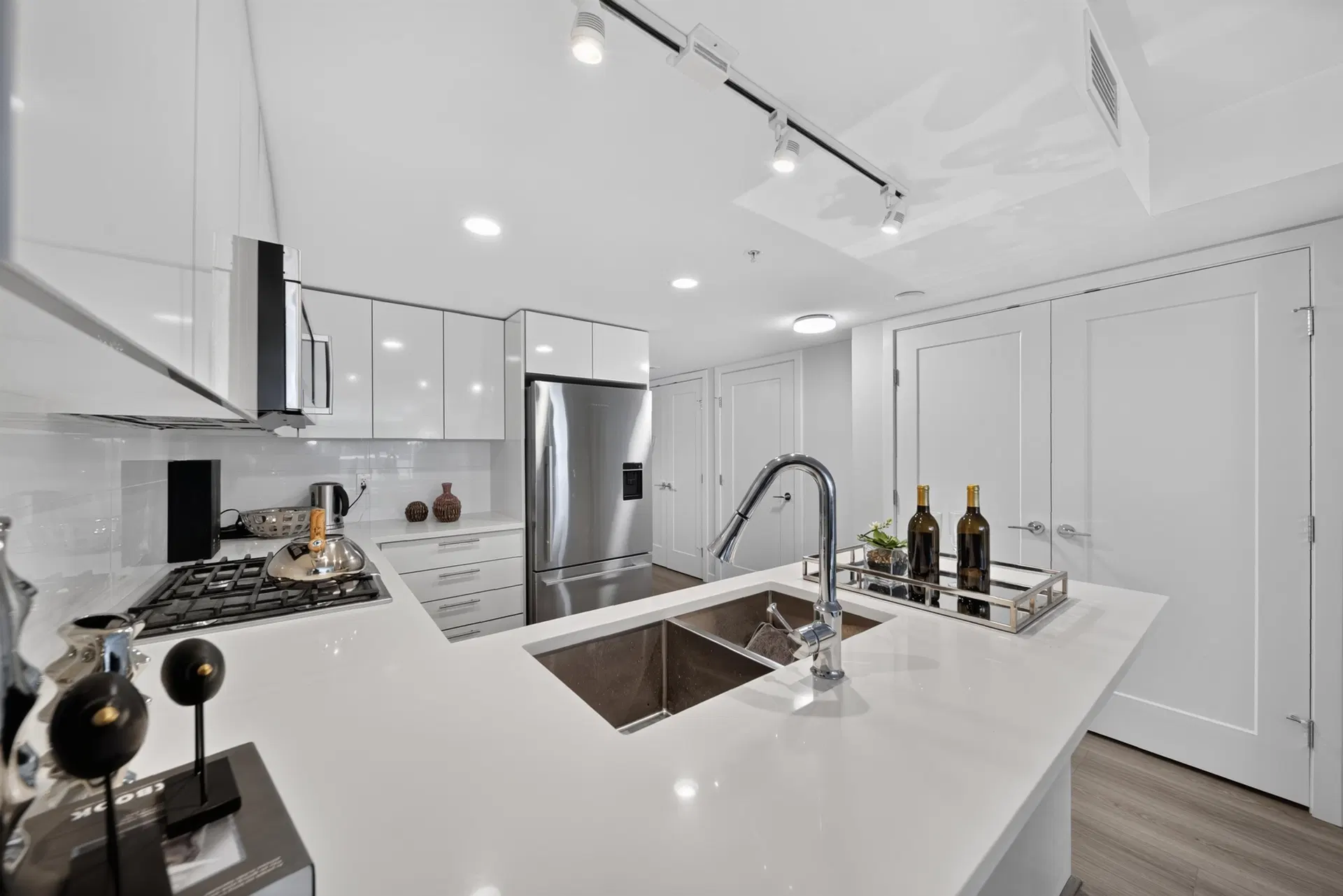Photo 5 of 17 at #507 – 8699 Hazelbridge Way