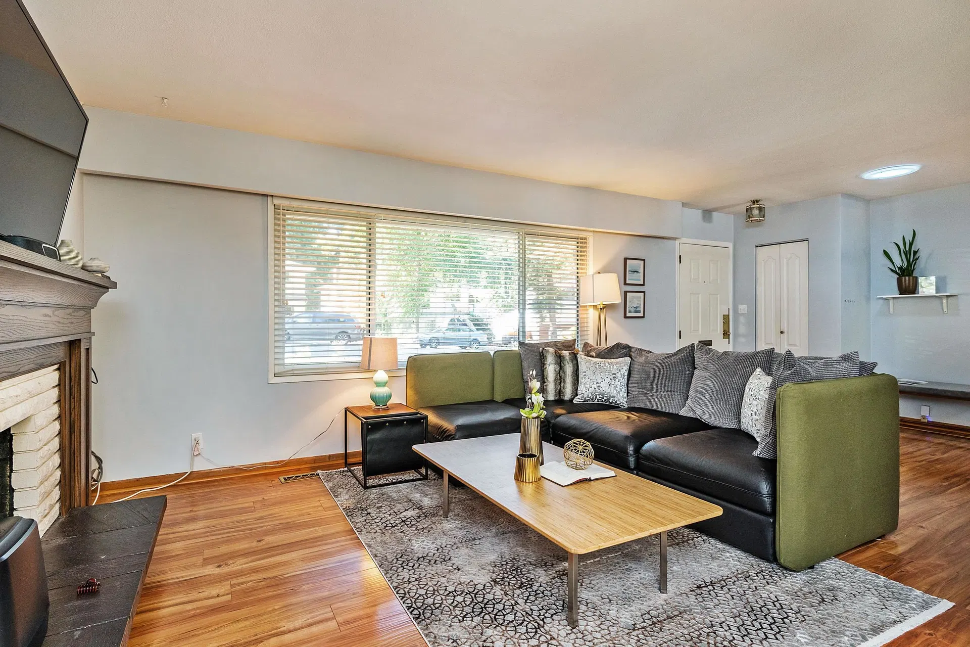 Photo 5 of 27 at 10530 154a Street
