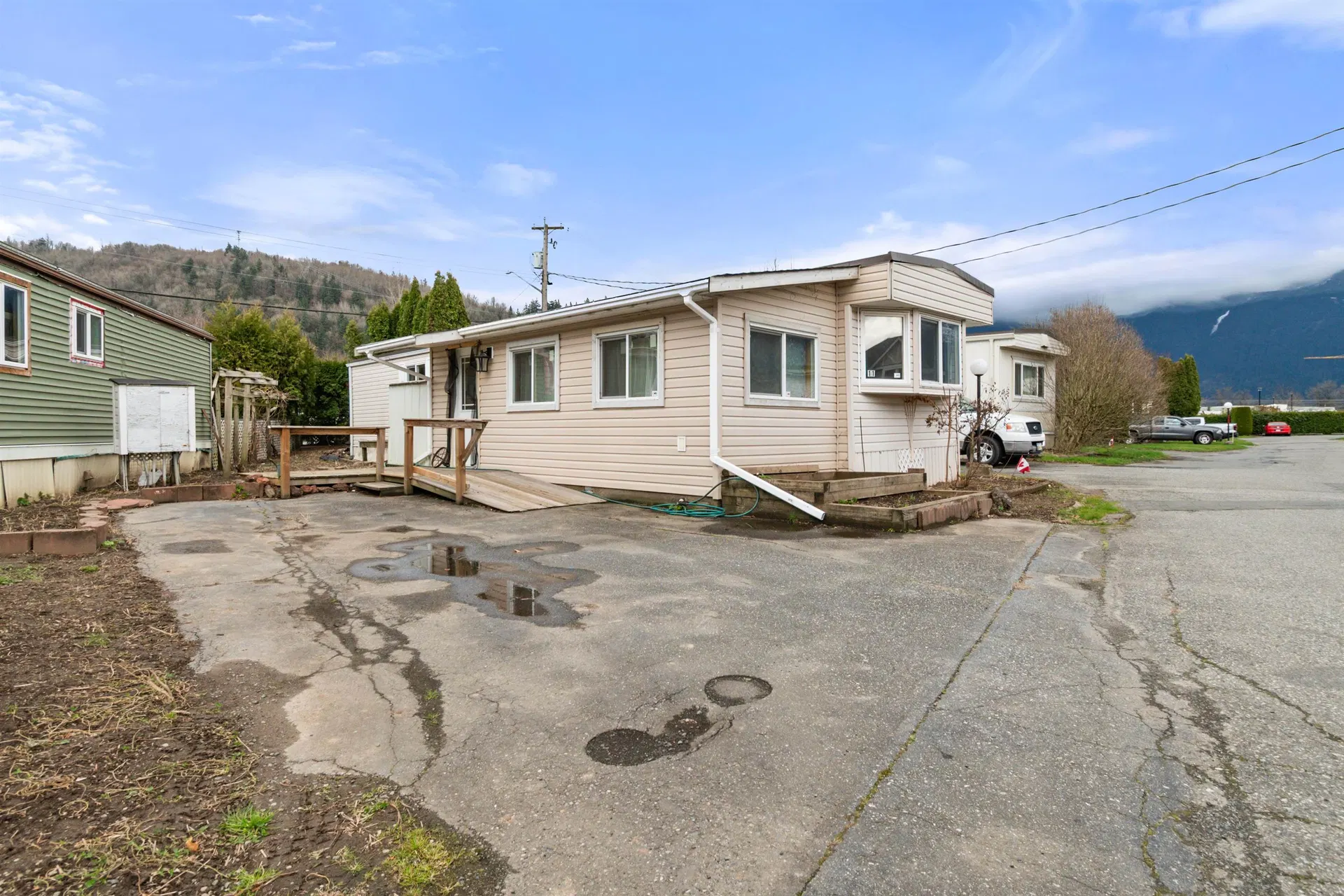 Photo 3 of 29 at #11 – 1884 Heath Road