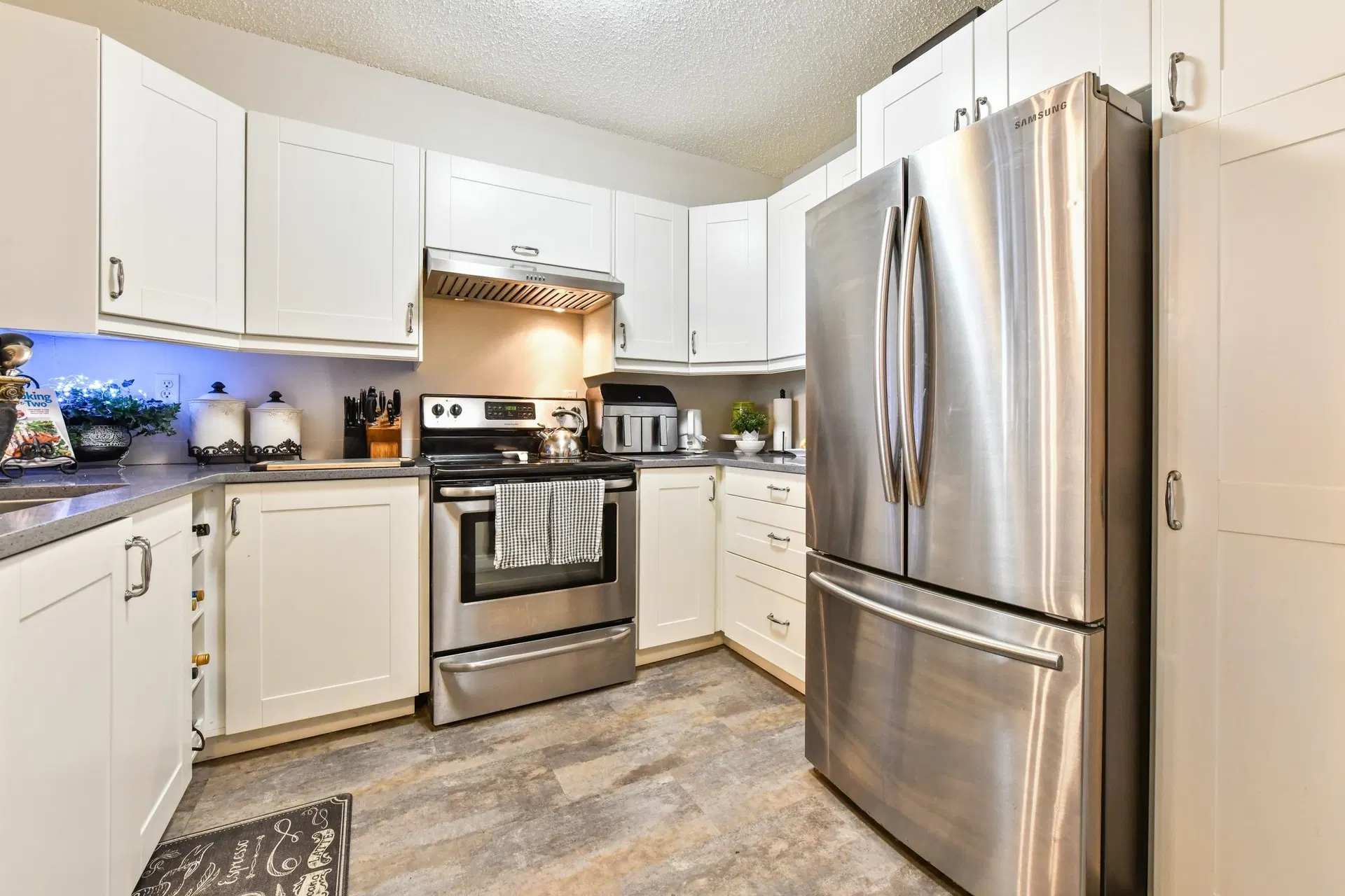 Photo 3 of 23 at #309 – 33165 2nd Avenue