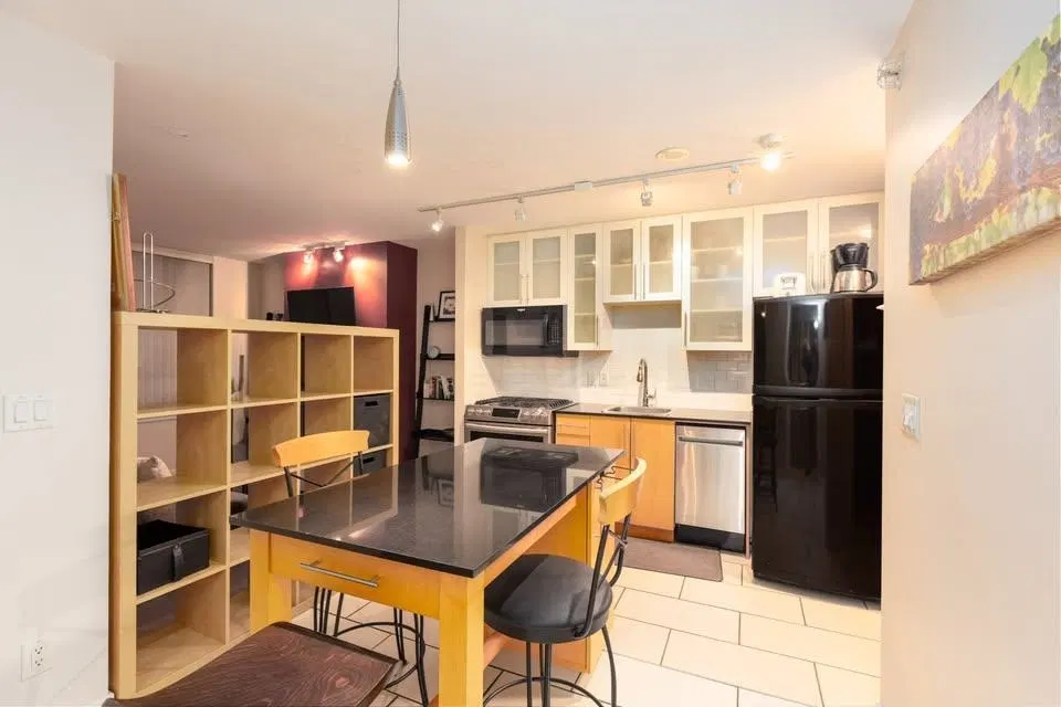 Photo 3 of 13 at #401 – 1225 Richards Street