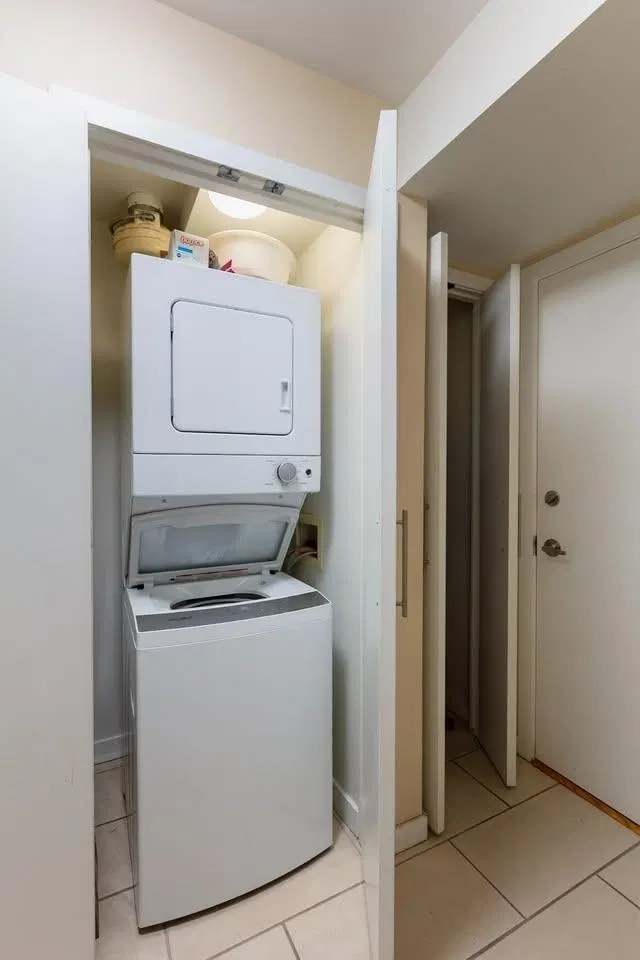 Photo 4 of 13 at #401 – 1225 Richards Street