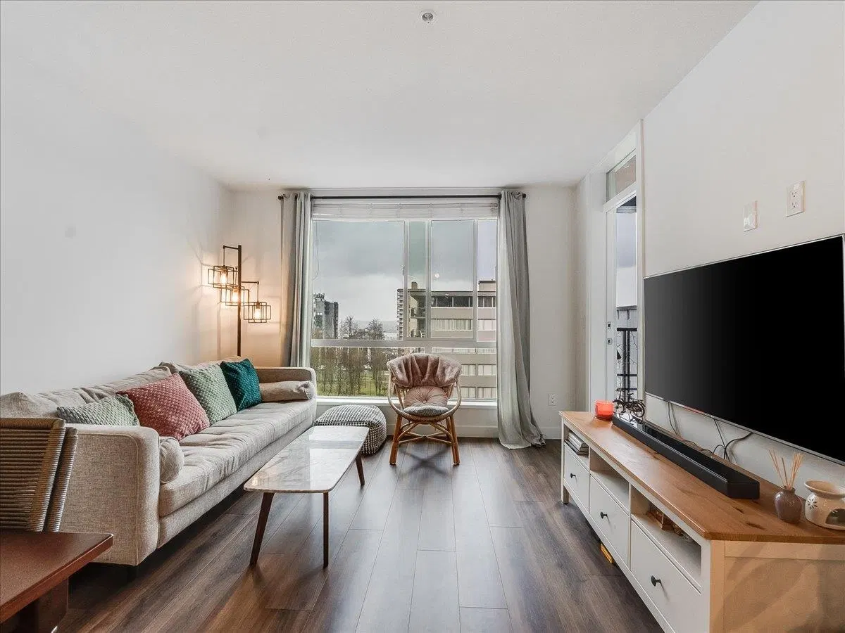 Photo 3 of 40 at #406 – 108 E 8th Street