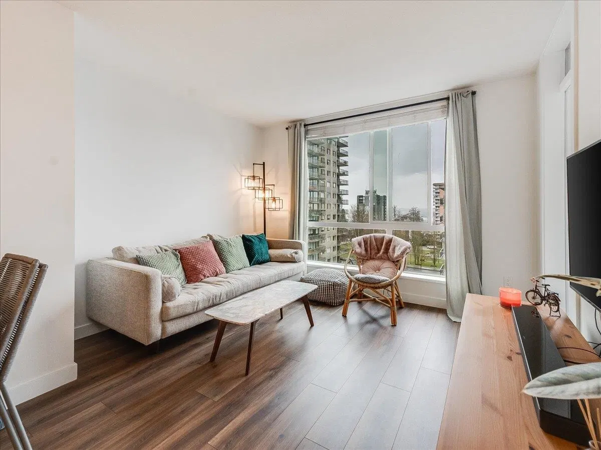Photo 4 of 40 at #406 – 108 E 8th Street
