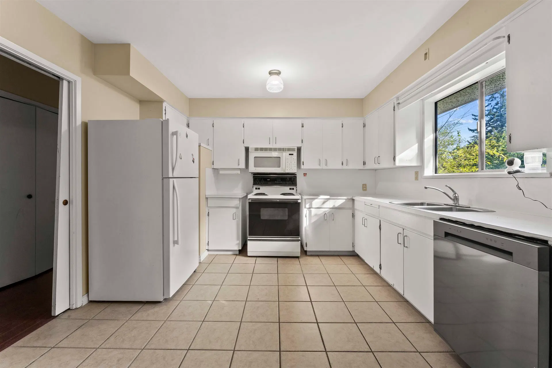 Photo 5 of 30 at 8975 Cook Crescent