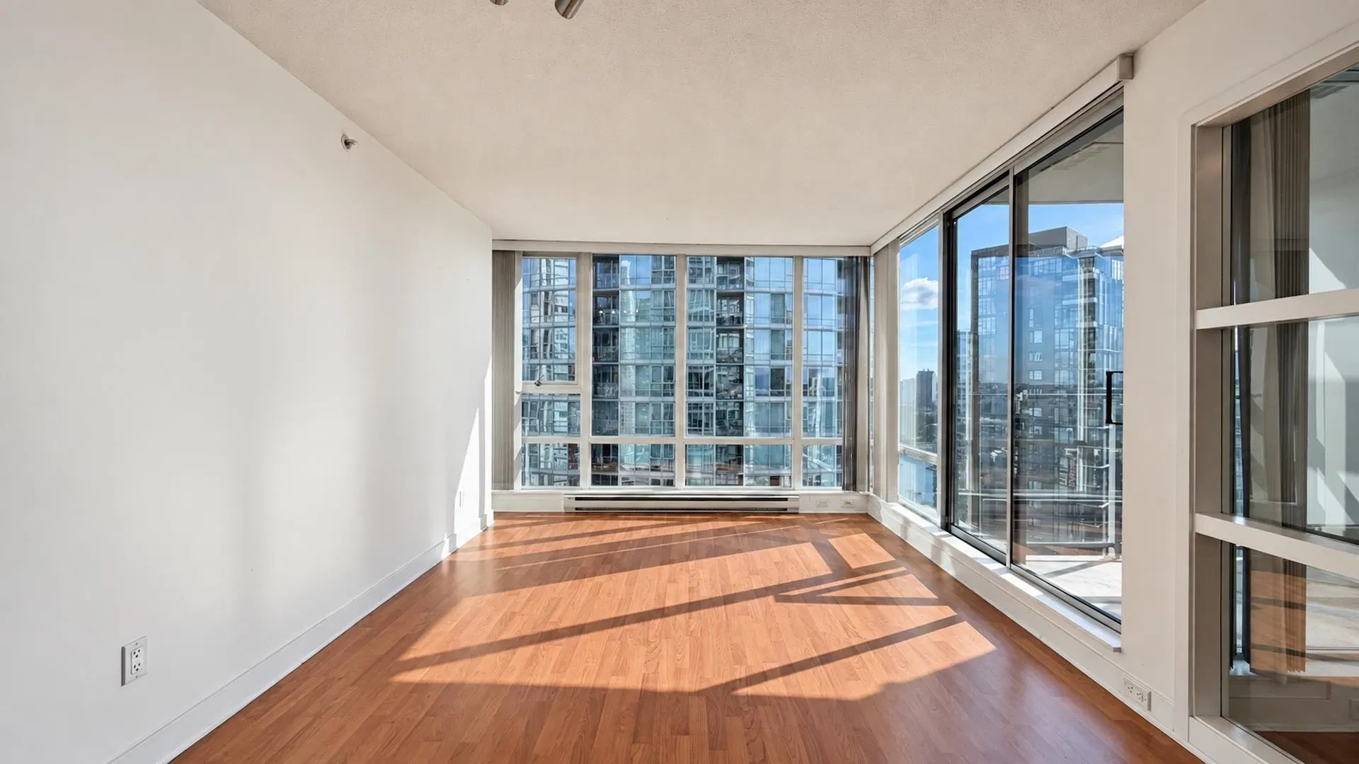Photo 5 of 20 at #2905 – 1495 Richards Street
