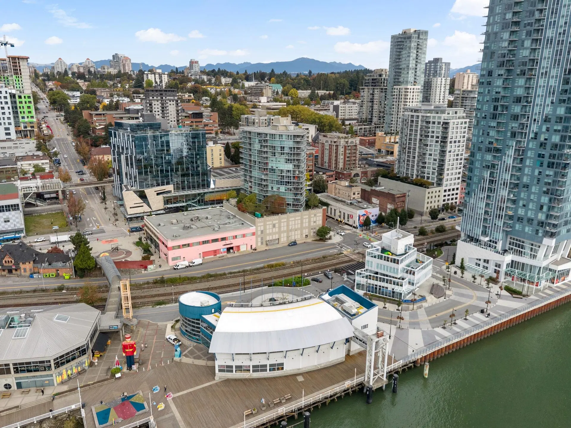Photo 2 of 36 at #1809 – 14 Begbie Street