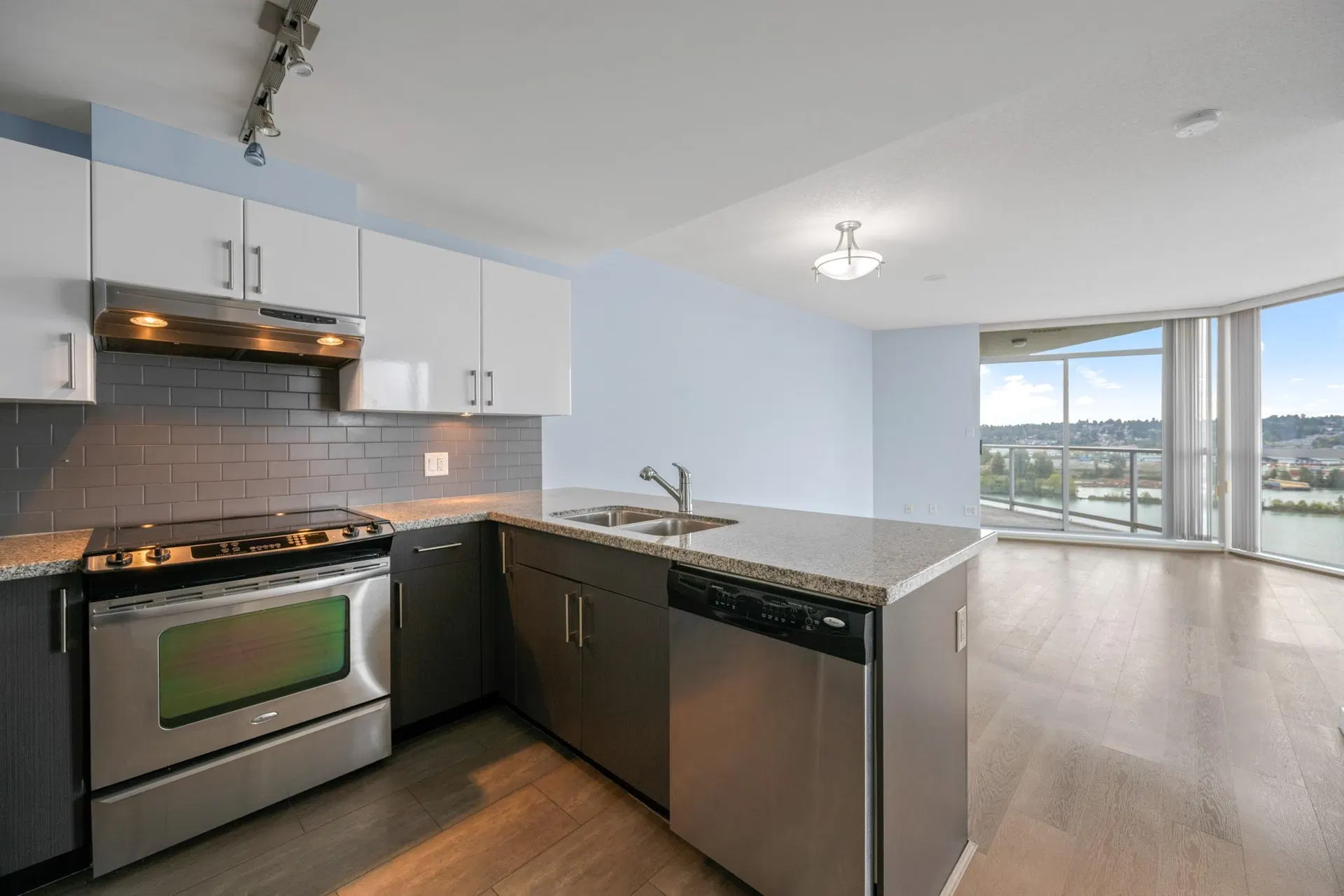 Photo 5 of 36 at #1809 – 14 Begbie Street
