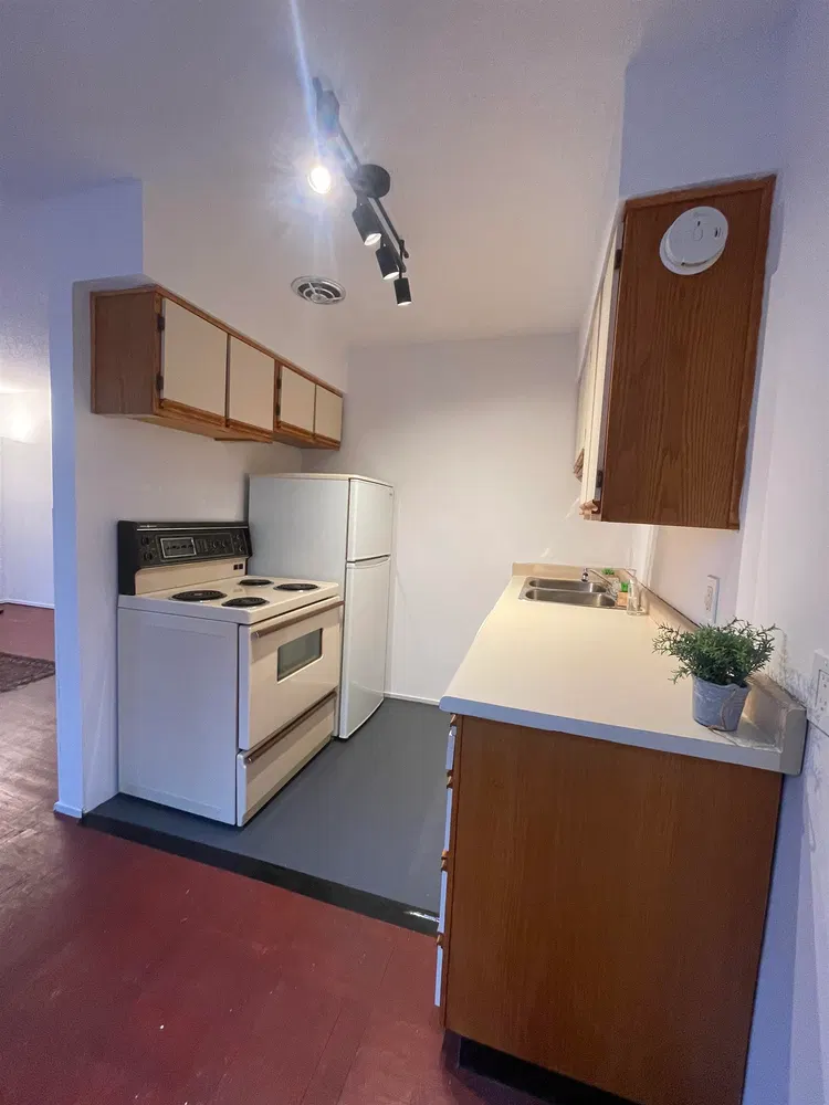 Photo 5 of 19 at #210 – 1050 Jervis Street
