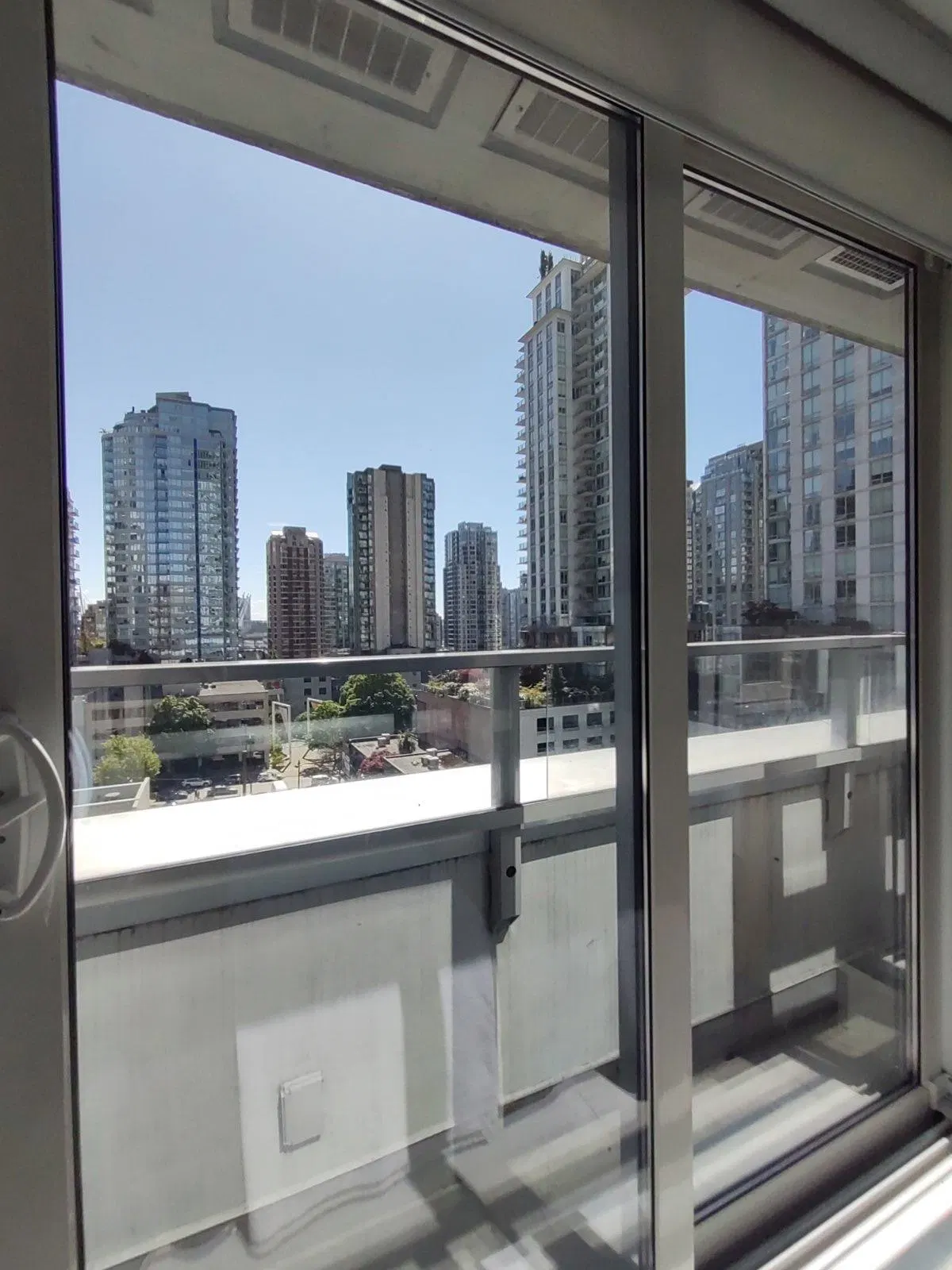 Photo 2 of 14 at #706 – 833 Seymour Street