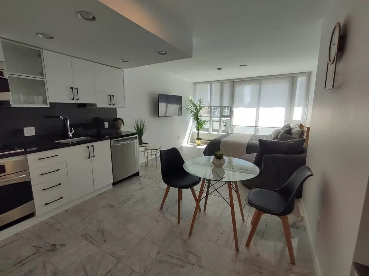 Photo 3 of 14 at #706 – 833 Seymour Street