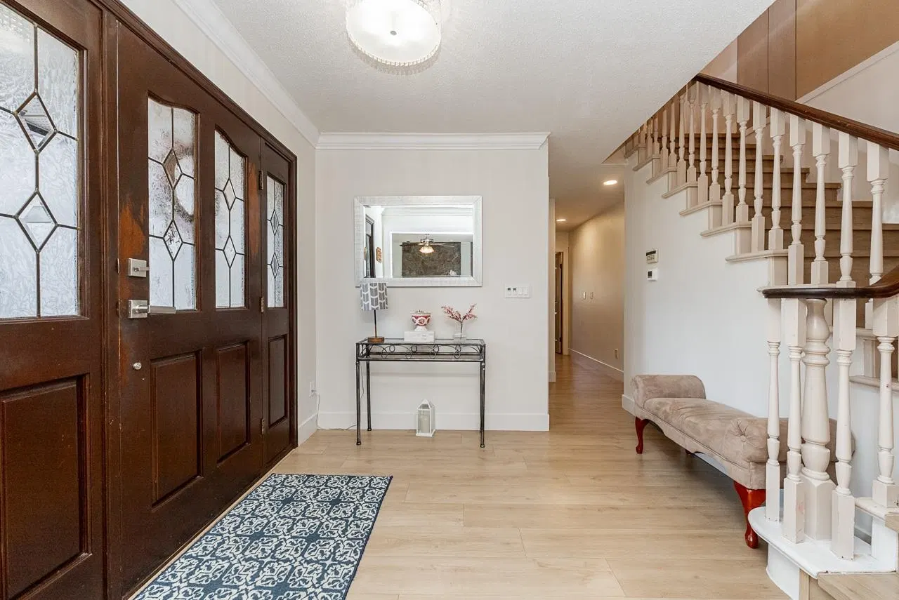 Photo 4 of 39 at 9884 158a Street