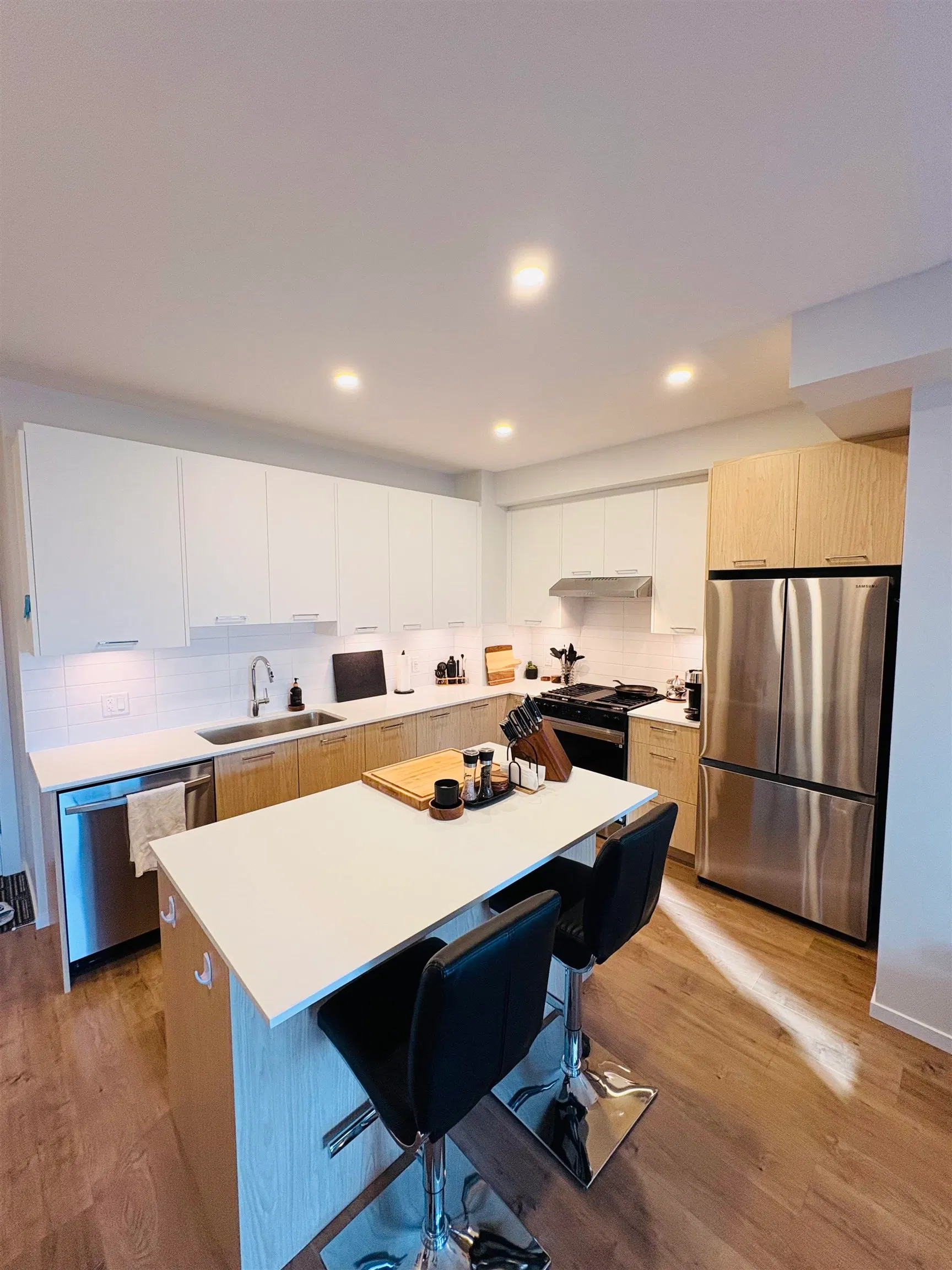 Photo 2 of 12 at #5th floor – 3319 148 Street