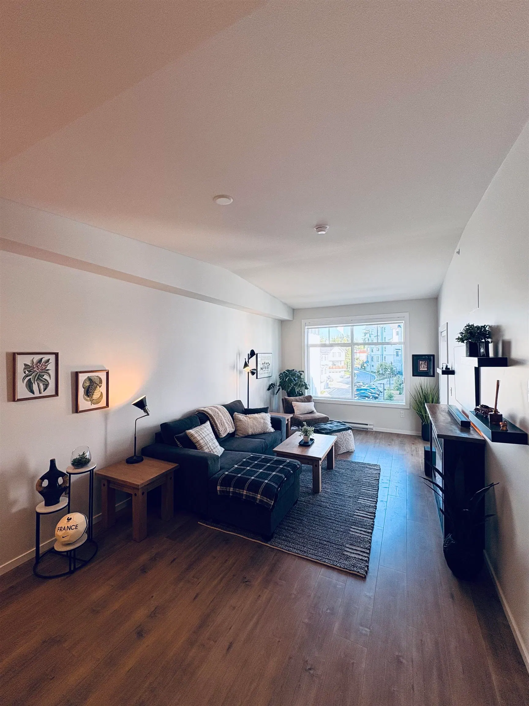 Photo 3 of 12 at #5th floor – 3319 148 Street